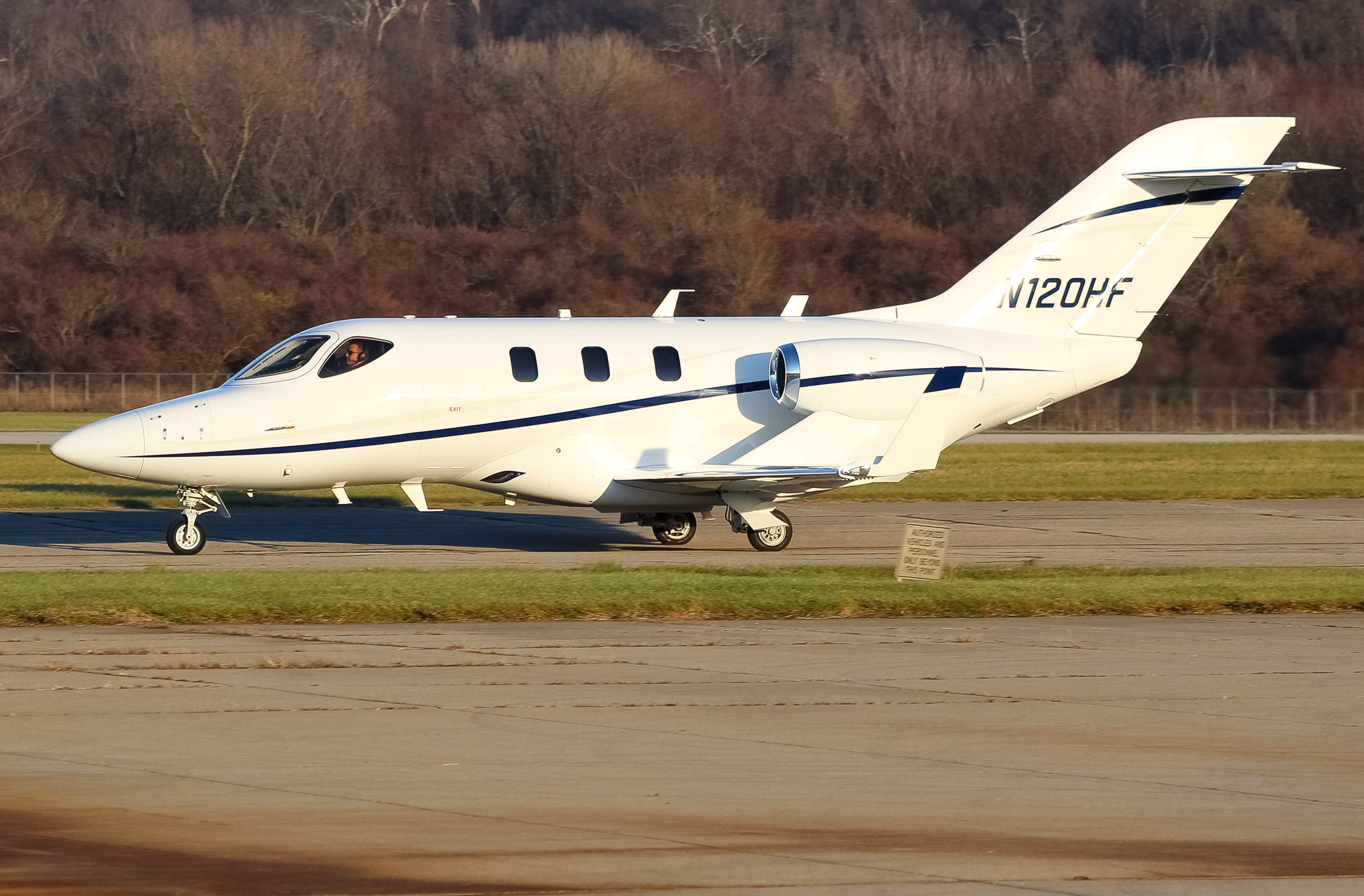 Full size: PRIVATE Honda HA-420 N120HF at Cincinnati Municipal Airport/Lunken Field