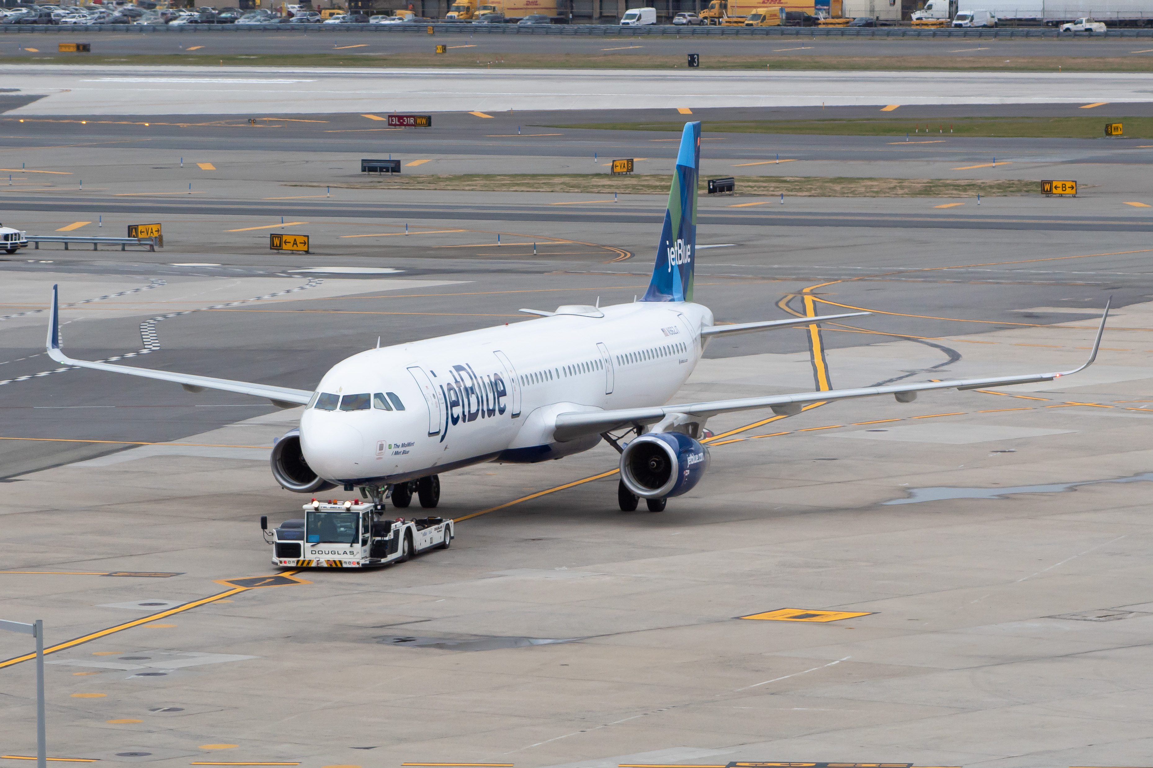 Full size: JetBlue Airways Airbus A321-200 N962JT at John F. Kennedy International Airport
