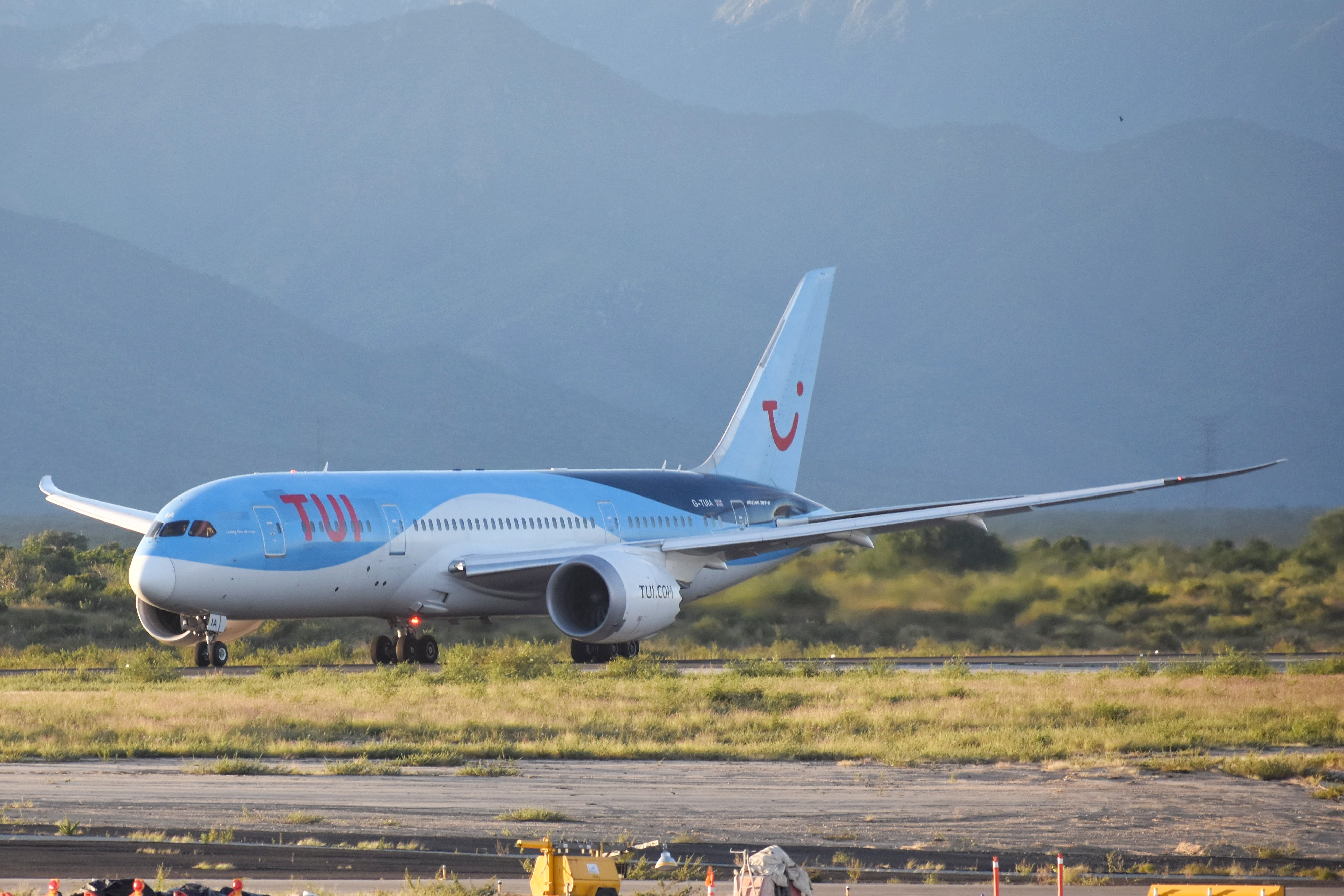 Full size: TUI UK  B787-8 G-TUIA at Aeropuerto de Cabo San Lucas Internacional