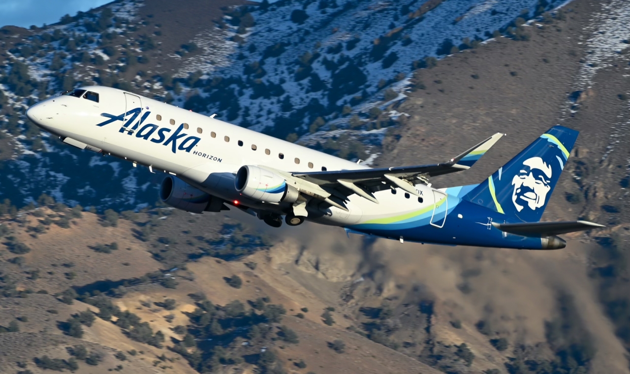 Full size: Alaska Airlines Embraer E175 N636QX at Reno/Tahoe International Airport