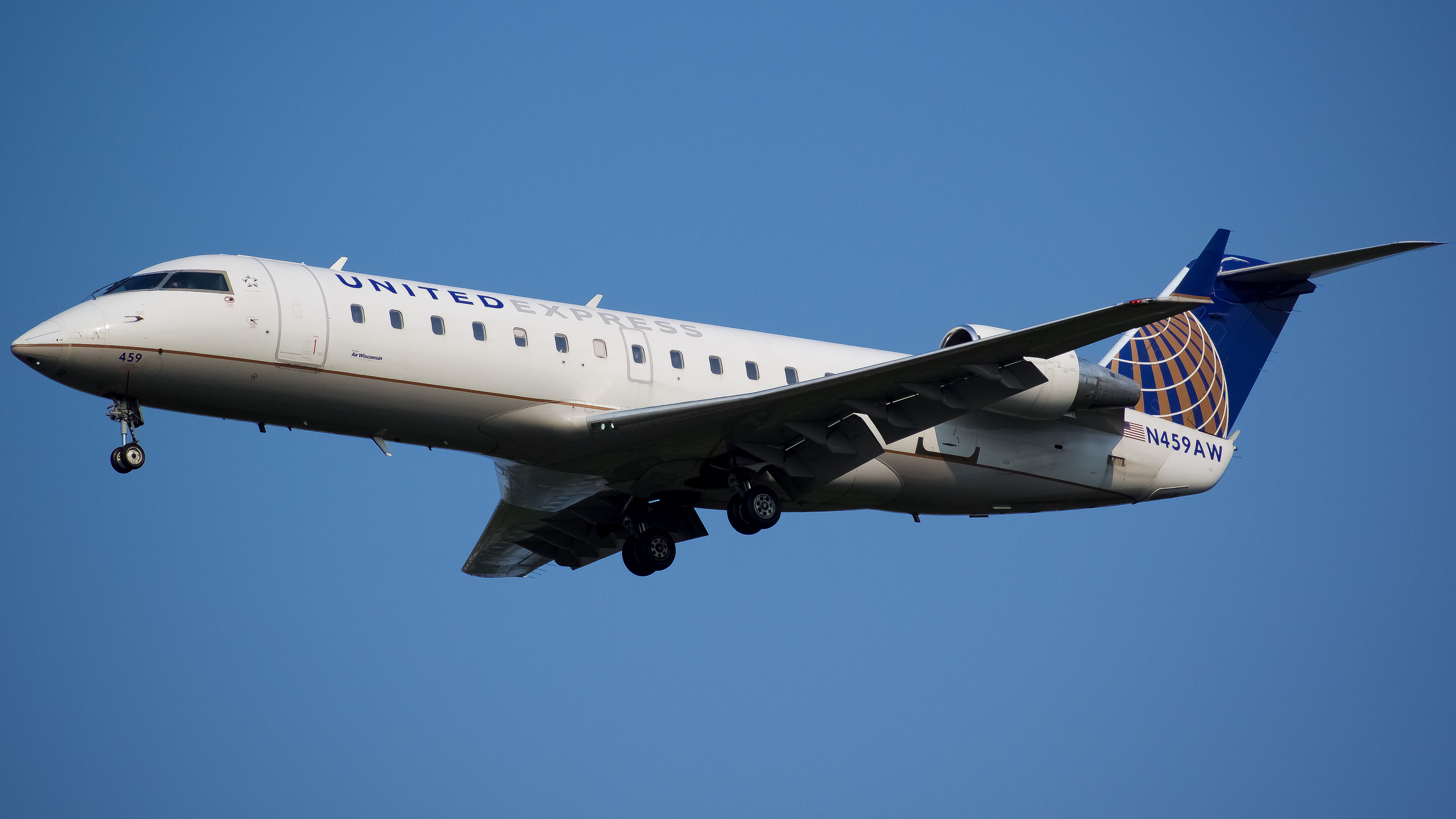 Full size: United Express Mitsubishi CRJ-200 N459AW at Washington Dulles International Airport