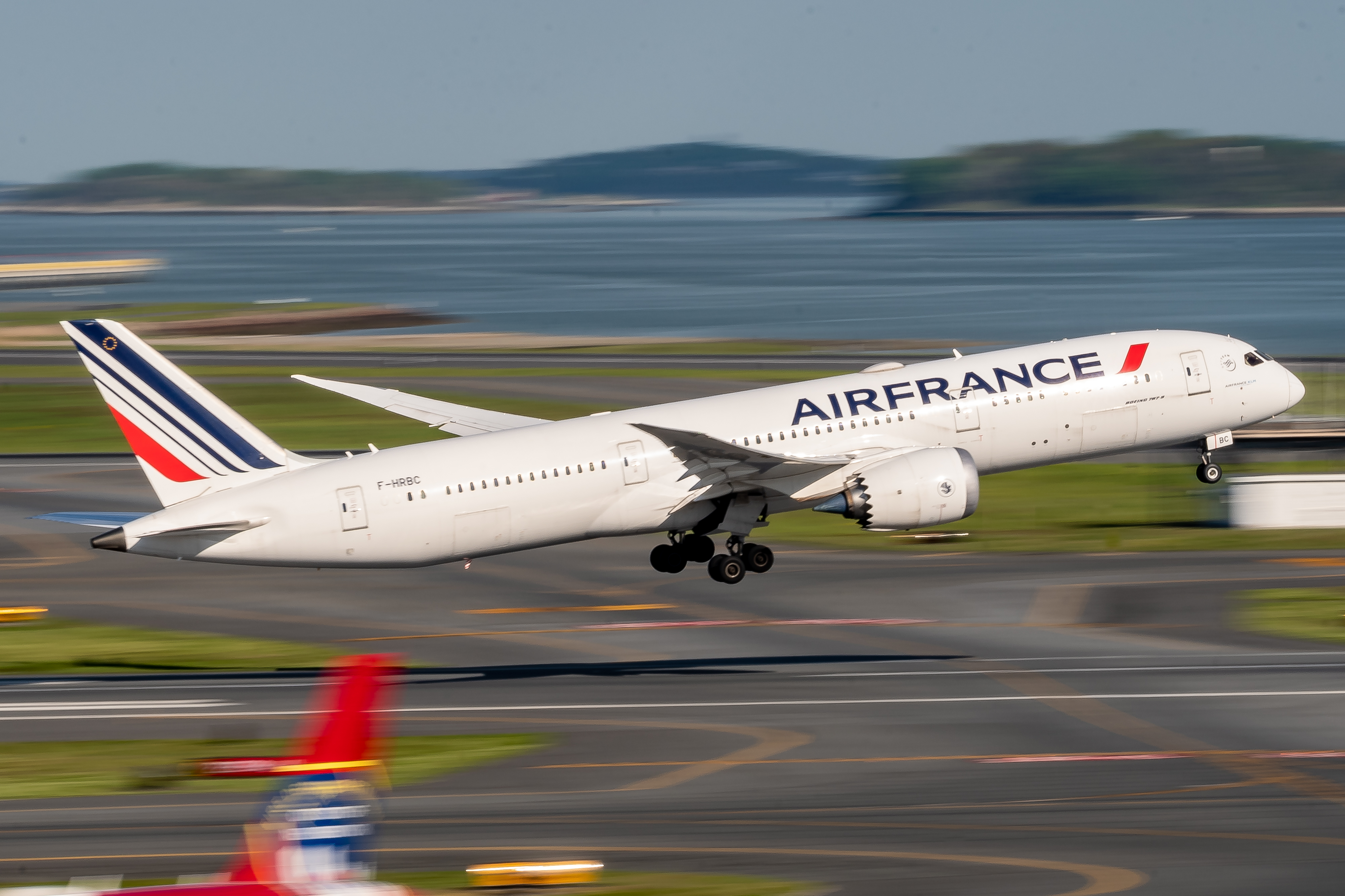 Full size: Air France Boeing 787-9 F-HRBC at General Edward Lawrence Logan International Airport