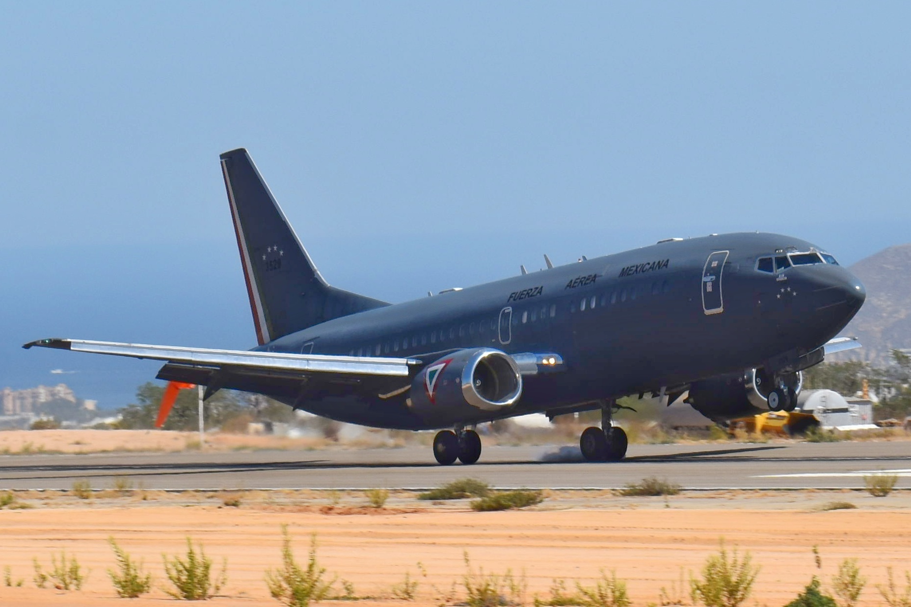 Full size: Mexican Air Force  Boeing 737-300 3529 at Aeropuerto de Cabo San Lucas Internacional