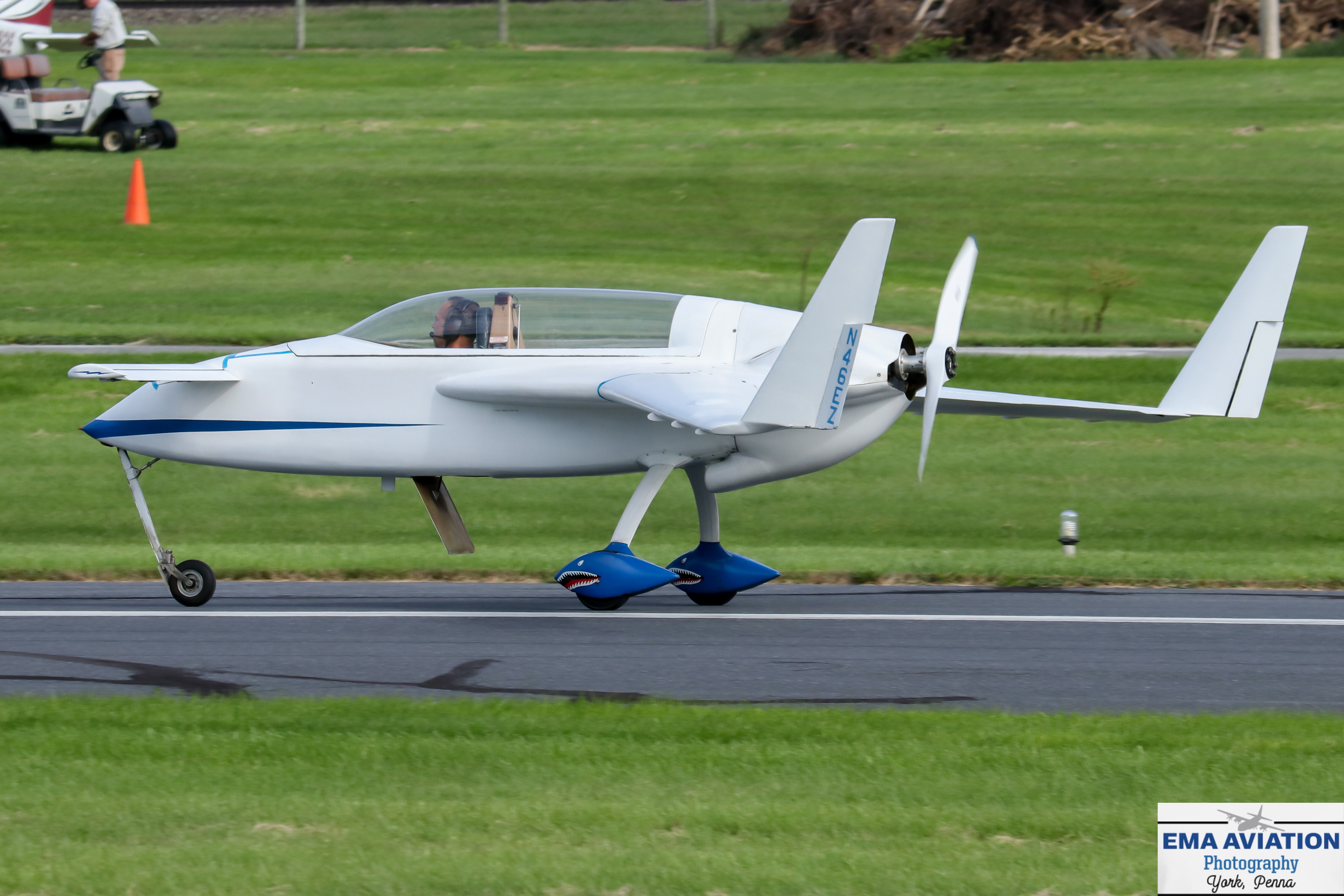 Full size: PRIVATE Rutan Long EZ N46EZ at Smoketown Airport