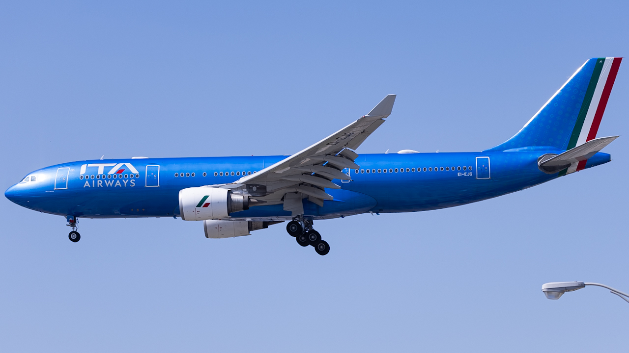 Full size: ITA Airways Airbus A330-200 EI-EJG at Miami International Airport