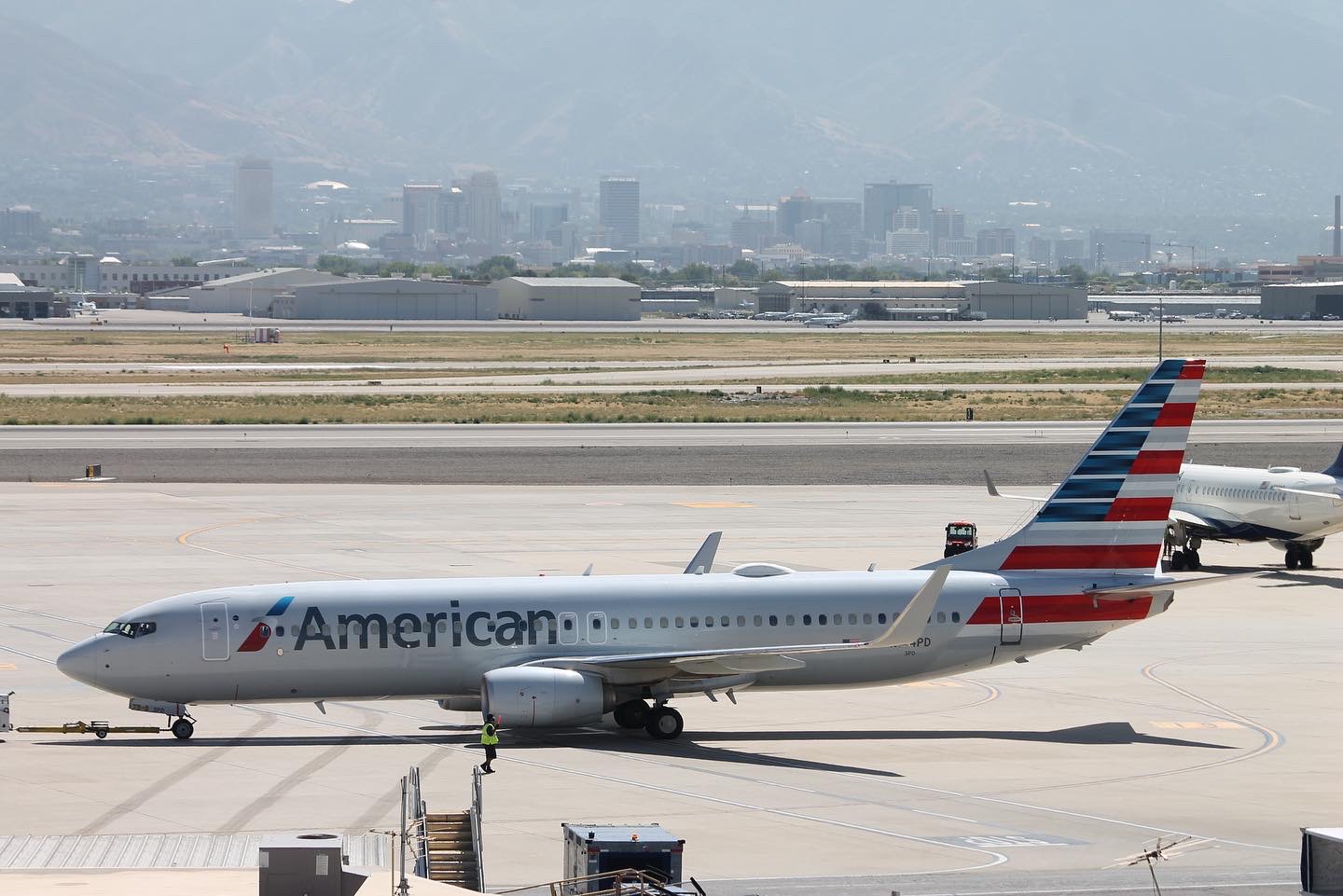 Full size: American Airlines Boeing 737-800 N314PD at Salt Lake City International Airport