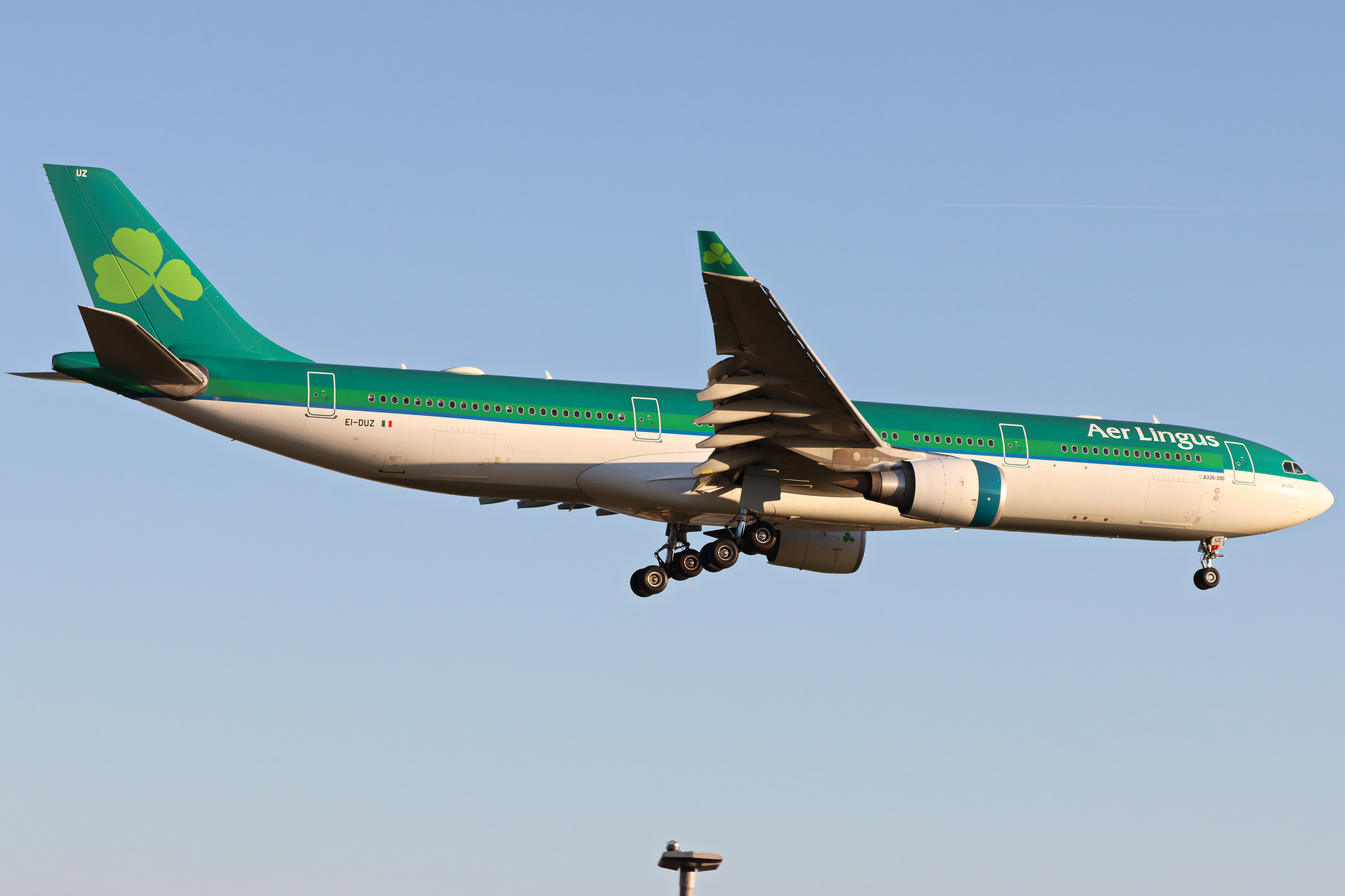 Full size: Aer Lingus Airbus A330-300 EI-DUZ at London Heathrow International Airport