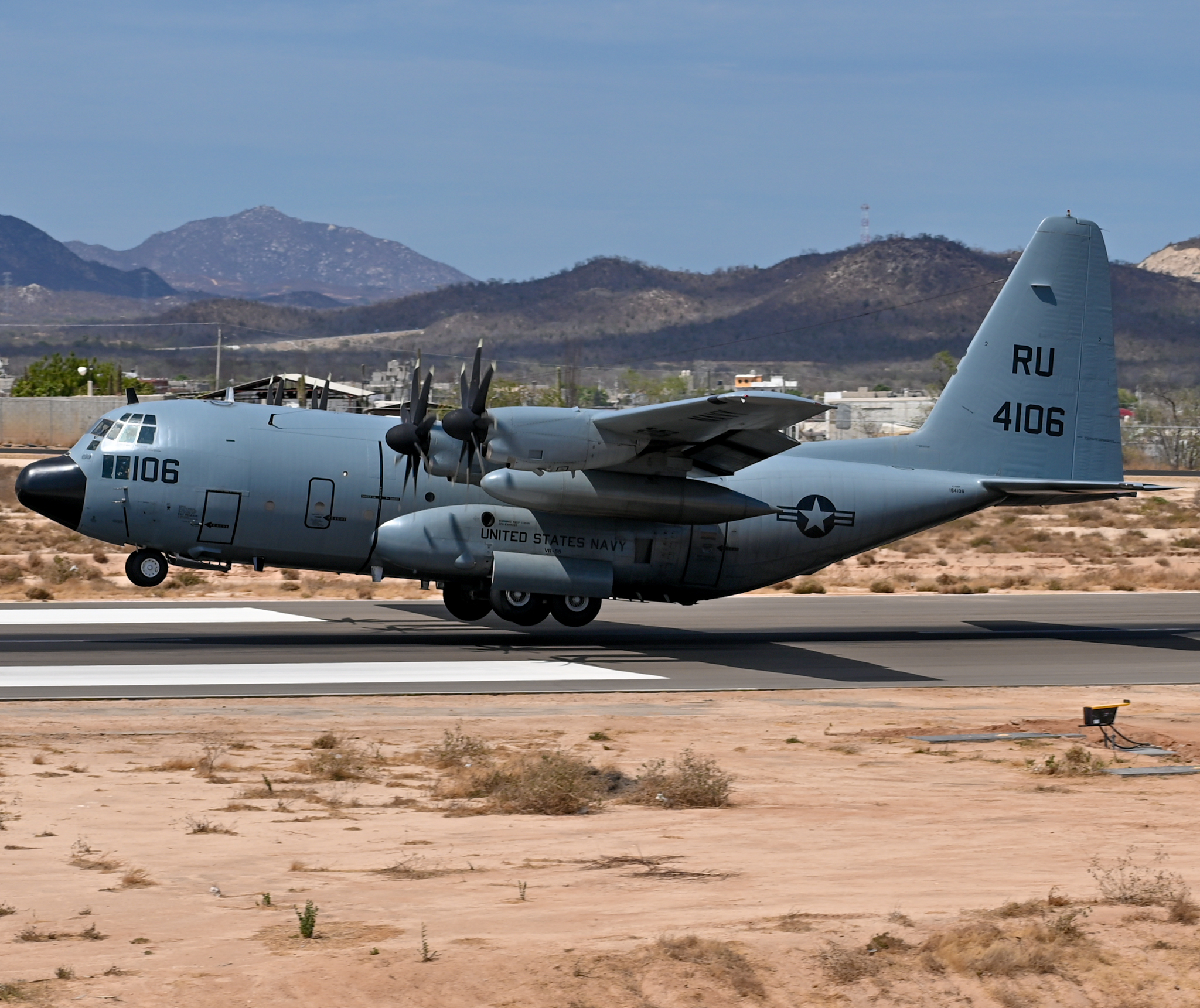 Full size: USN - United States Navy Lockheed KC-130T Hercules 164106 at Aeropuerto de Cabo San Lucas Internacional