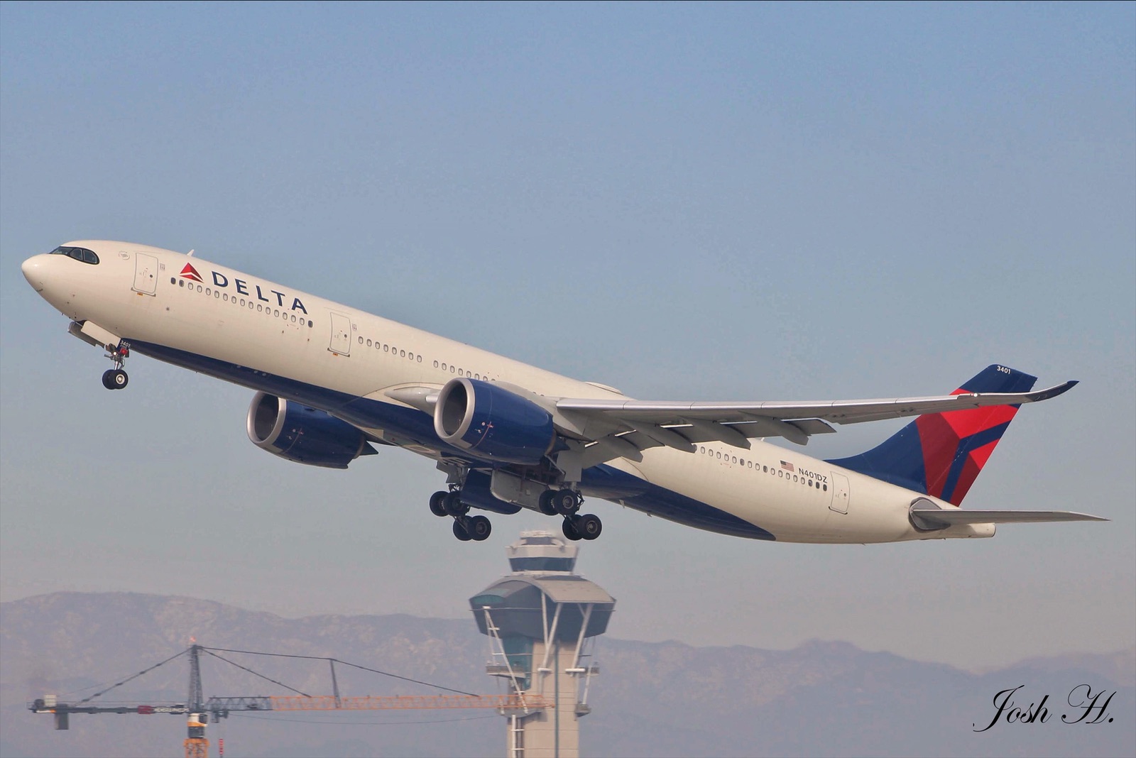 Full size: Delta Air Lines Airbus A330-900 N401DZ at Los Angeles International Airport
