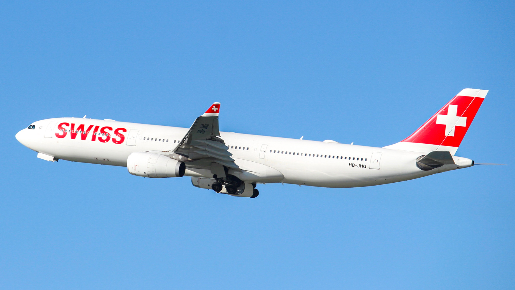 Full size: Swiss International Air Lines Airbus A330-300 HB-JHG at General Edward Lawrence Logan International Airport