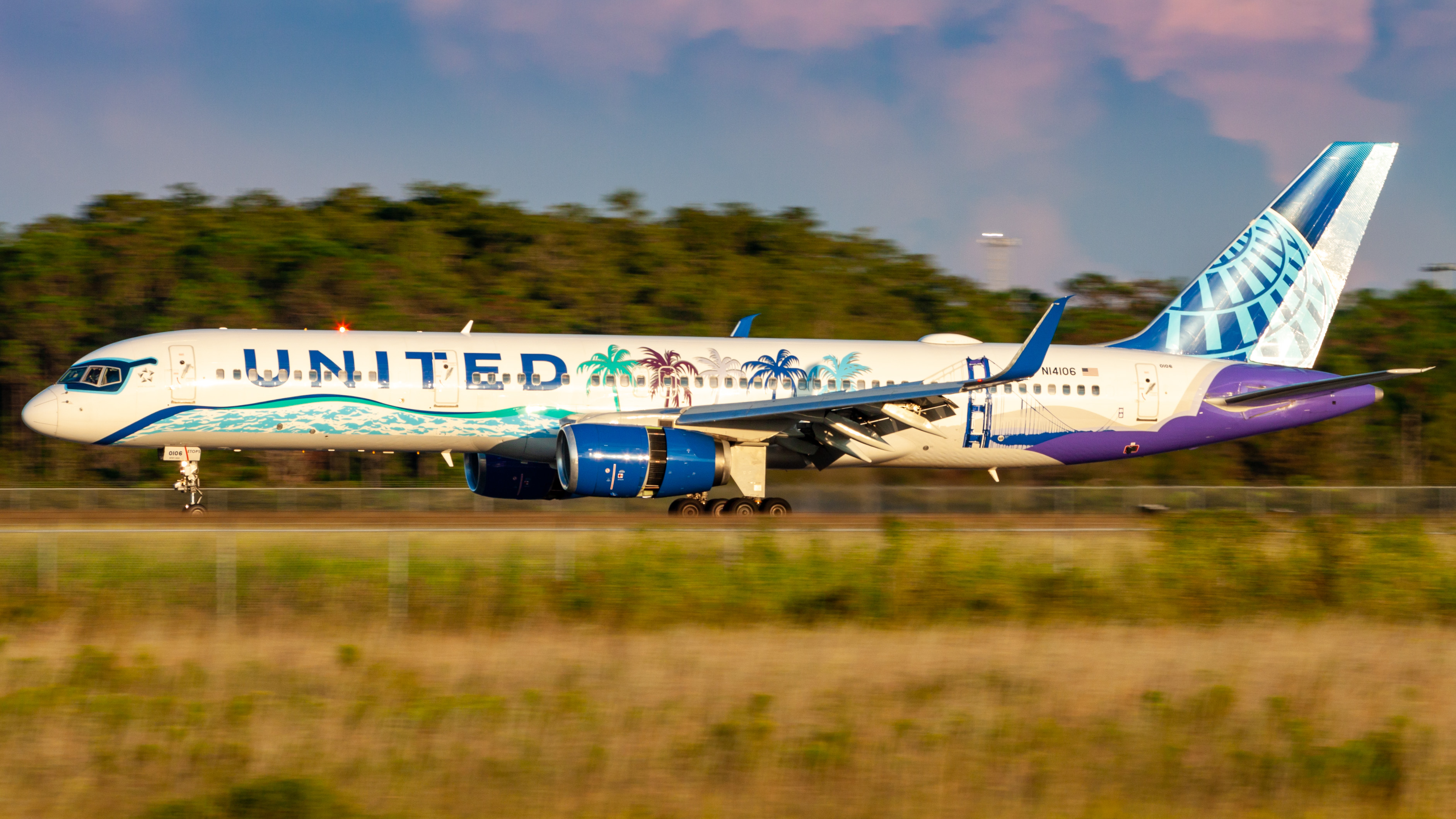Full size: United Airlines Boeing 757-200 N14106 at Orlando International Airport