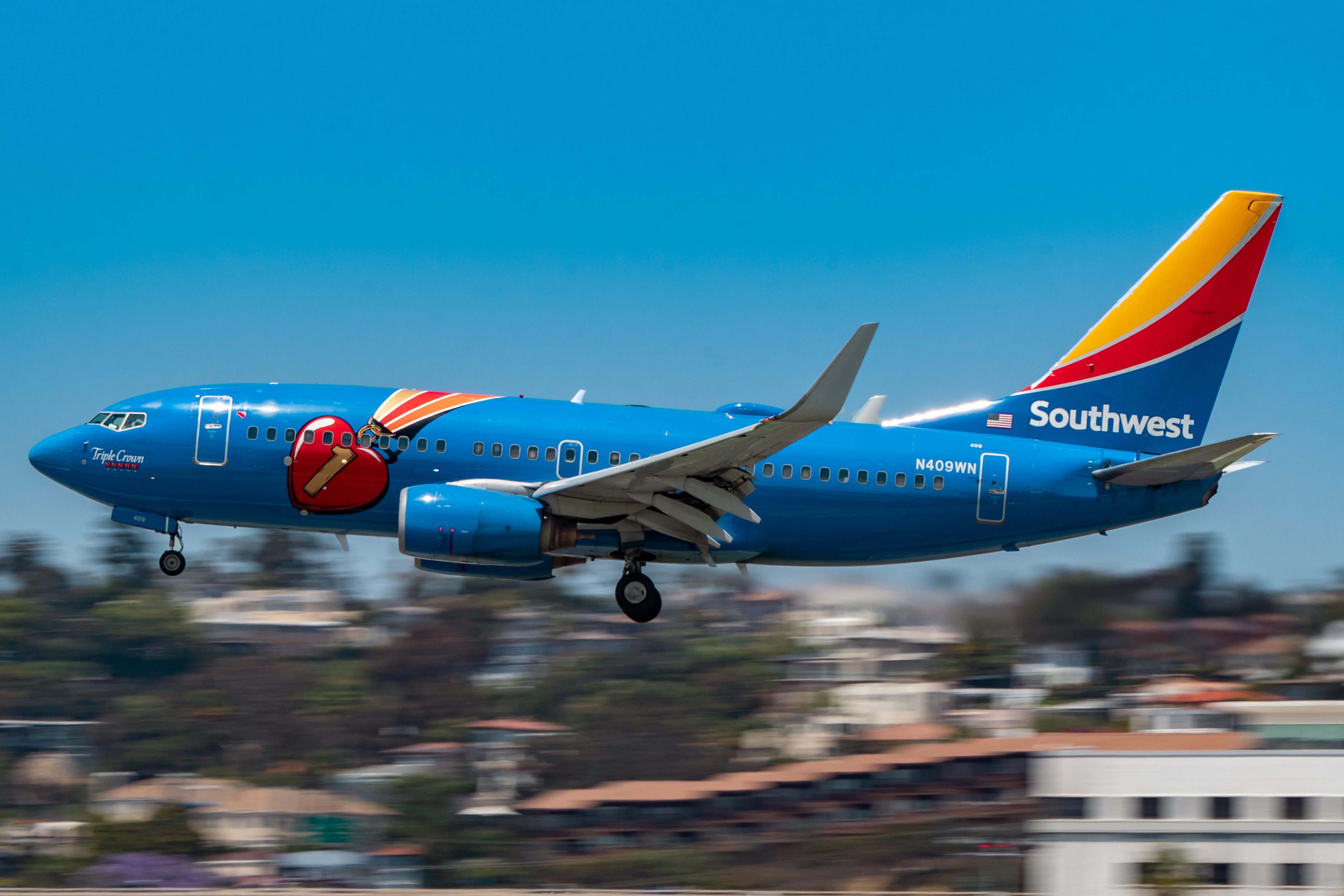 Full size: Southwest Airlines Boeing 737-700 N409WN at San Diego International Airport