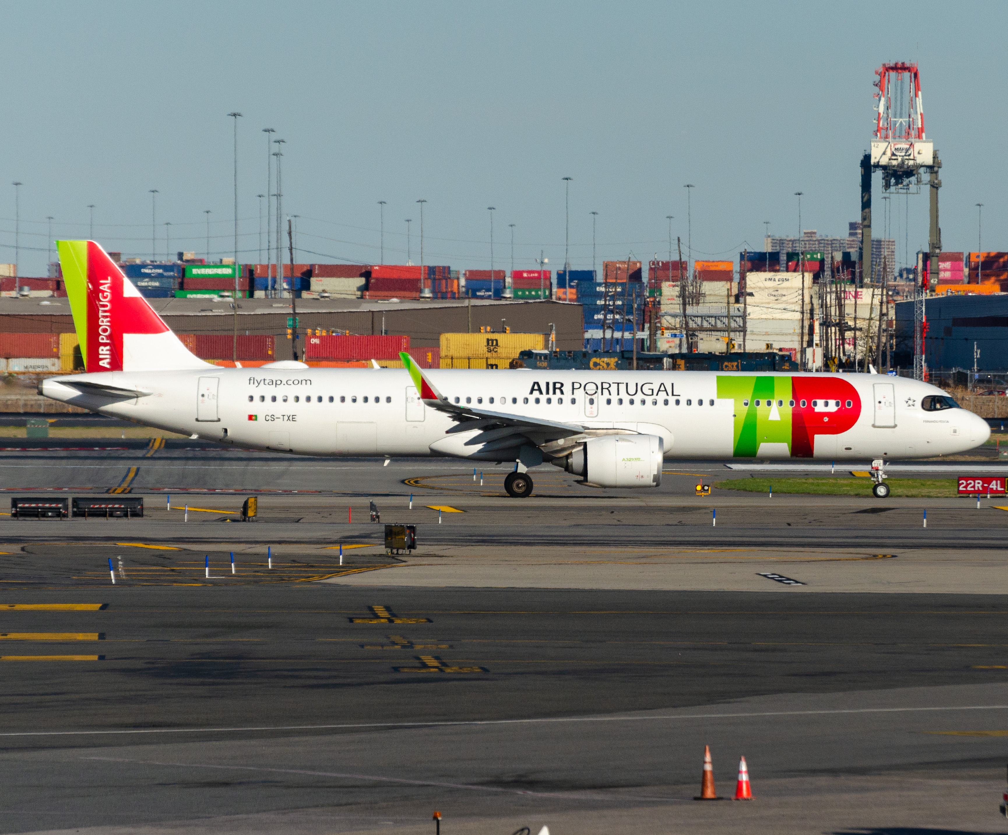 Full size: TAP Air Portugal Airbus A321NEO CS-TXE at Newark Liberty International Airport
