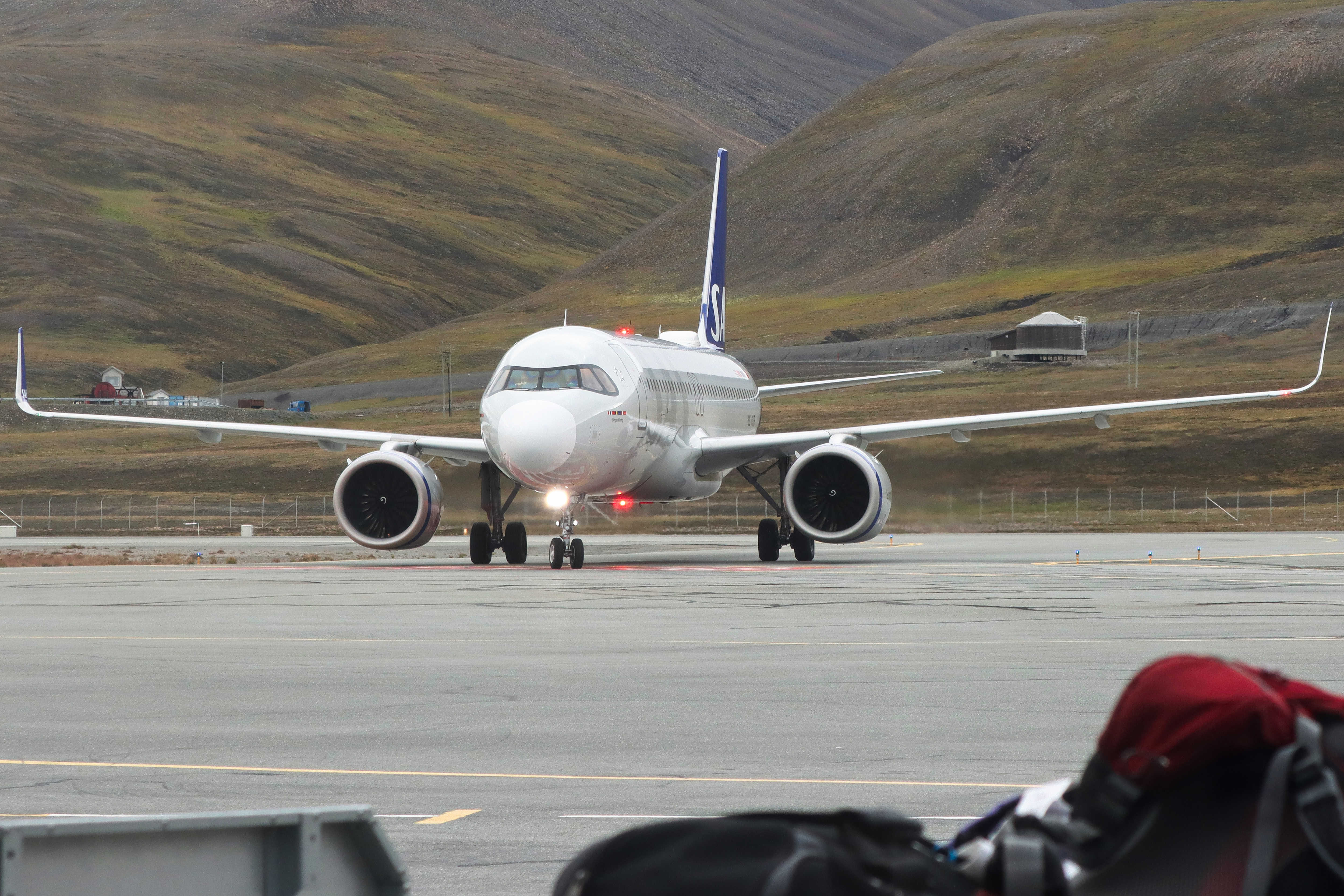 Full size: Scandinavian Airlines Airbus A320NEO SE-RUB at Longyearbyen Svalbard Airport