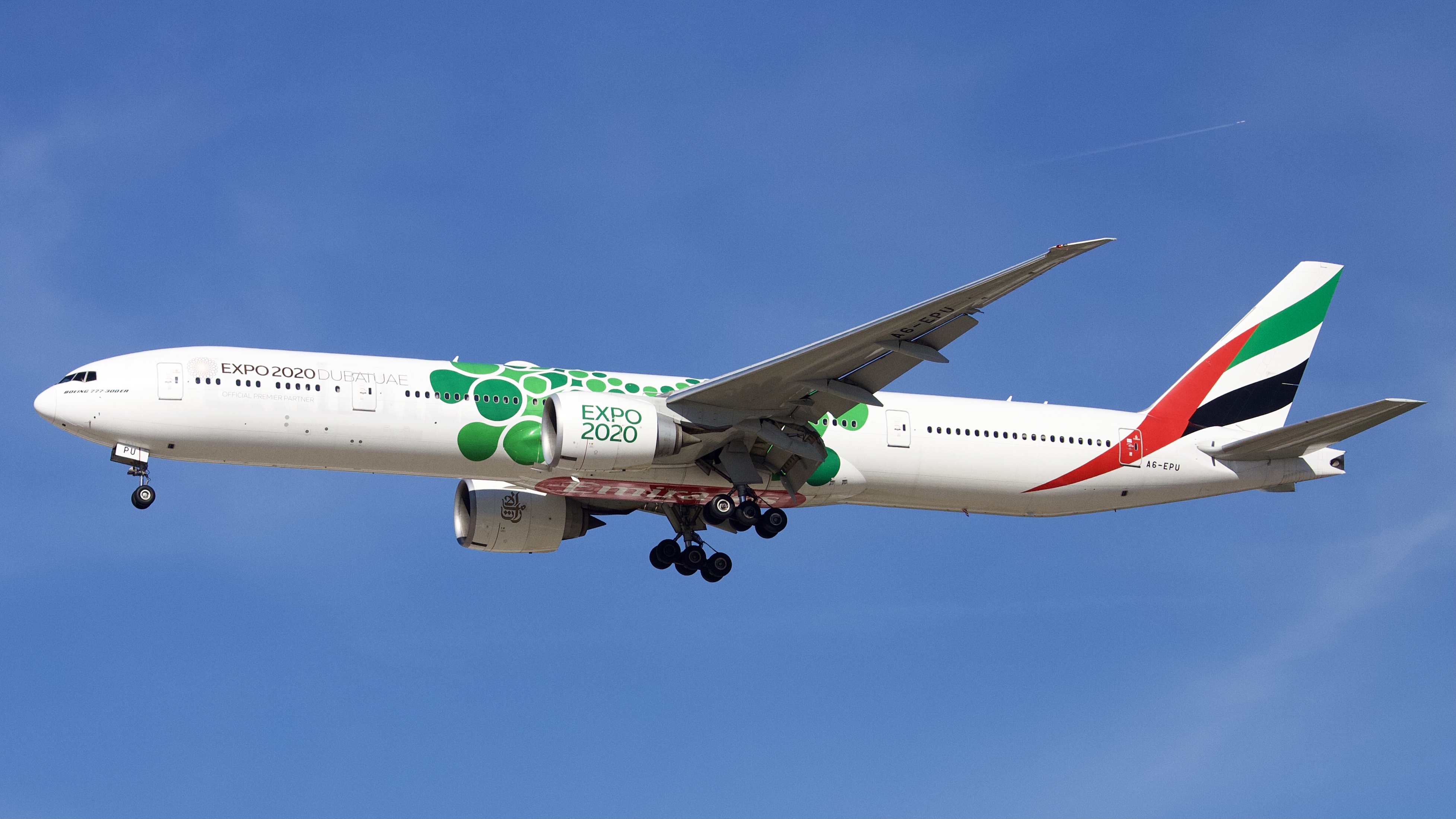 Full size: Emirates Boeing 777-300ER A6-EPU at Houston-George Bush Intercontinental Airport