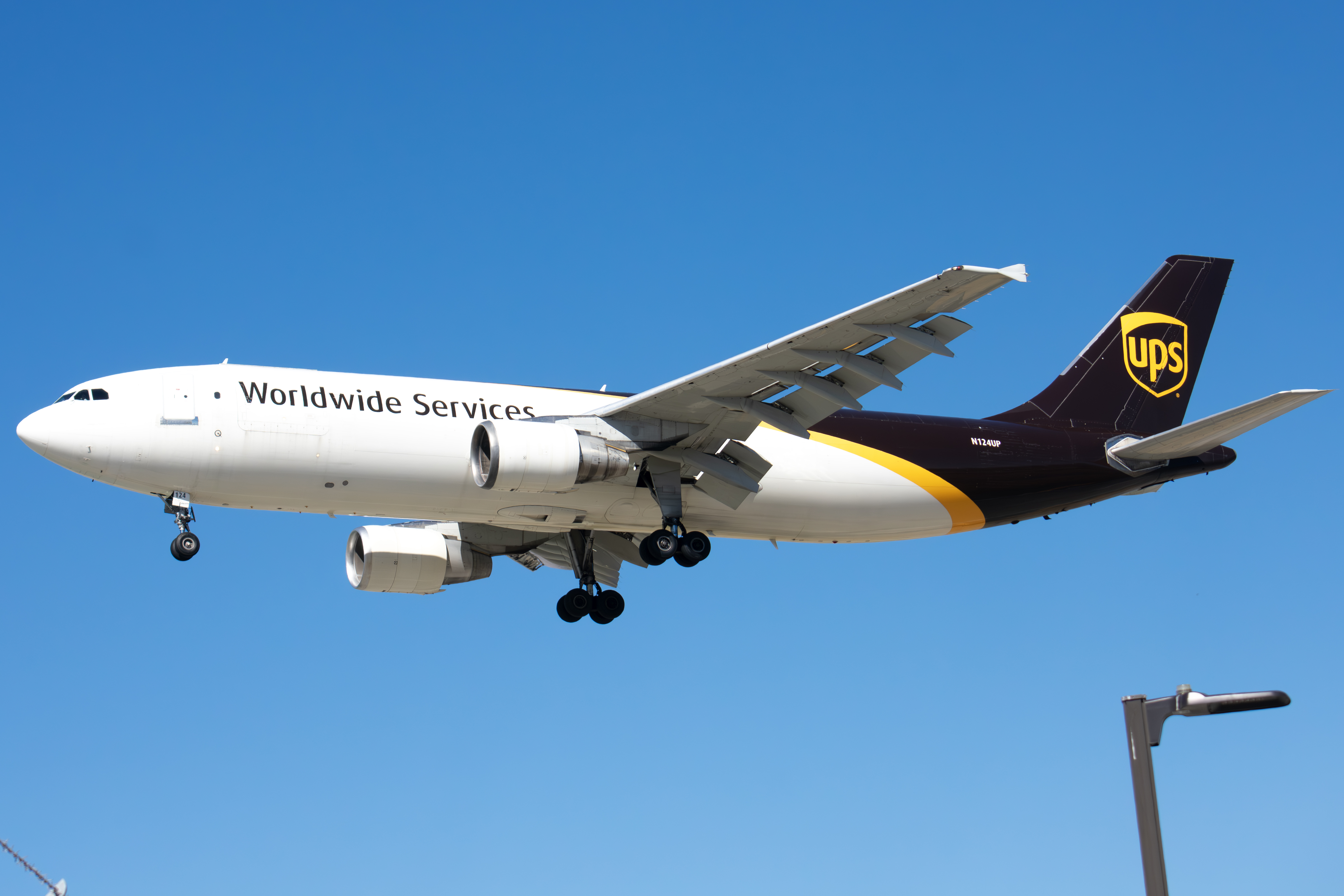 Full size: United Parcel Service Airbus A300F-600 N124UP at Norman Y Mineta San Jose International Airport