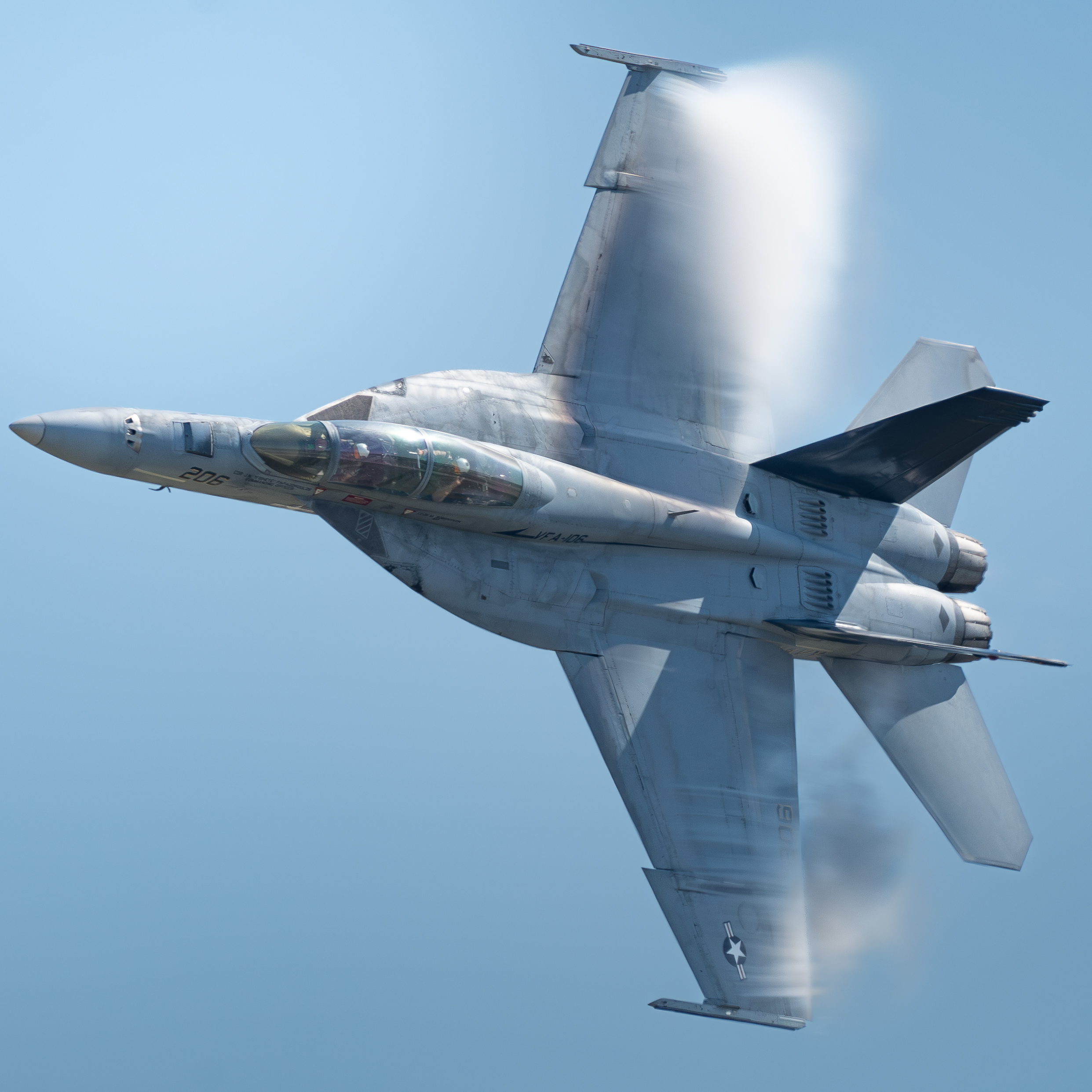 Full size: US Navy Boeing F/A-18E/F Super Hornet 165887 at Rickenbacker International Airport