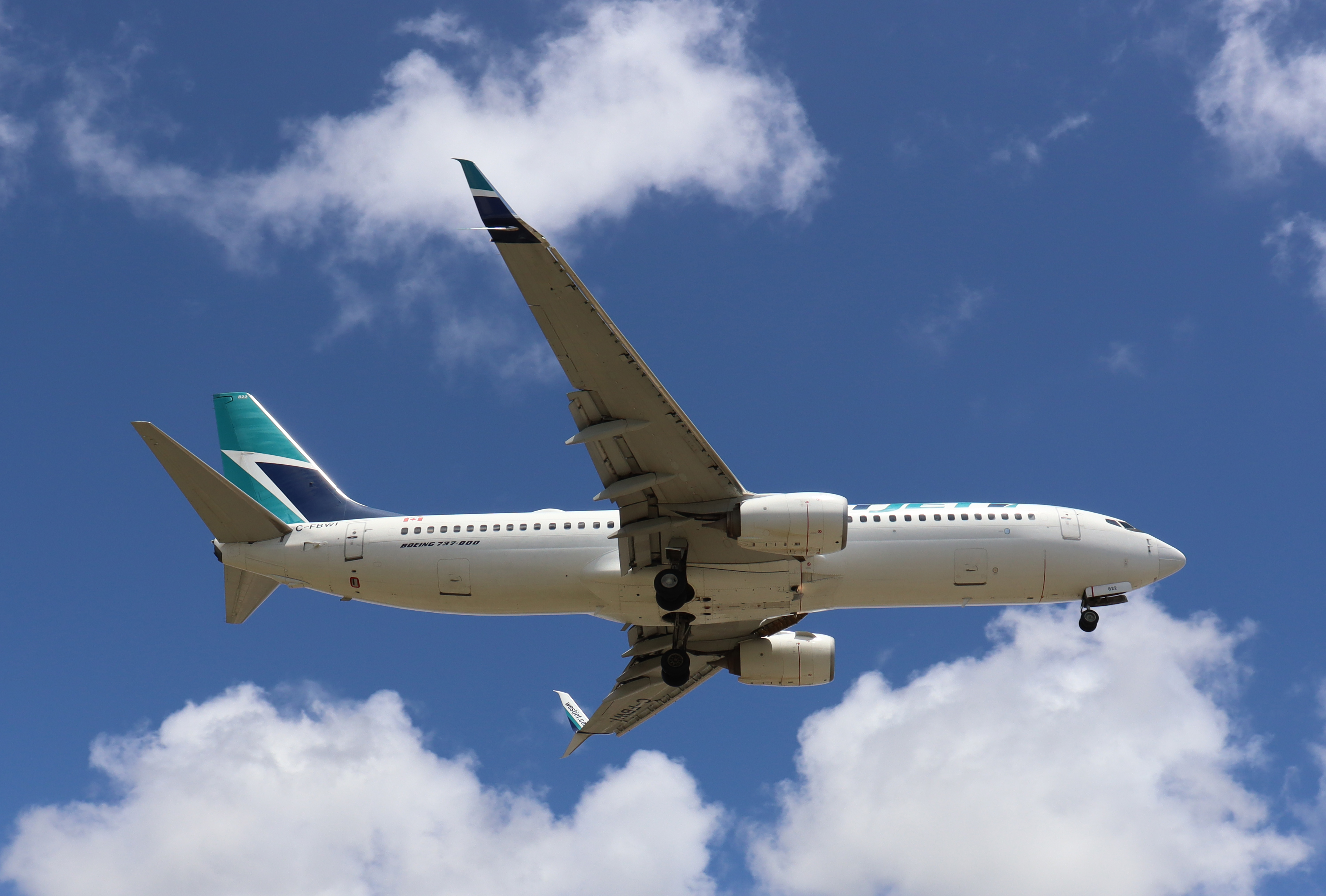 Full size: WestJet Boeing 737-800 C-FBWI at Fort Lauderdale/Hollywood International Airport