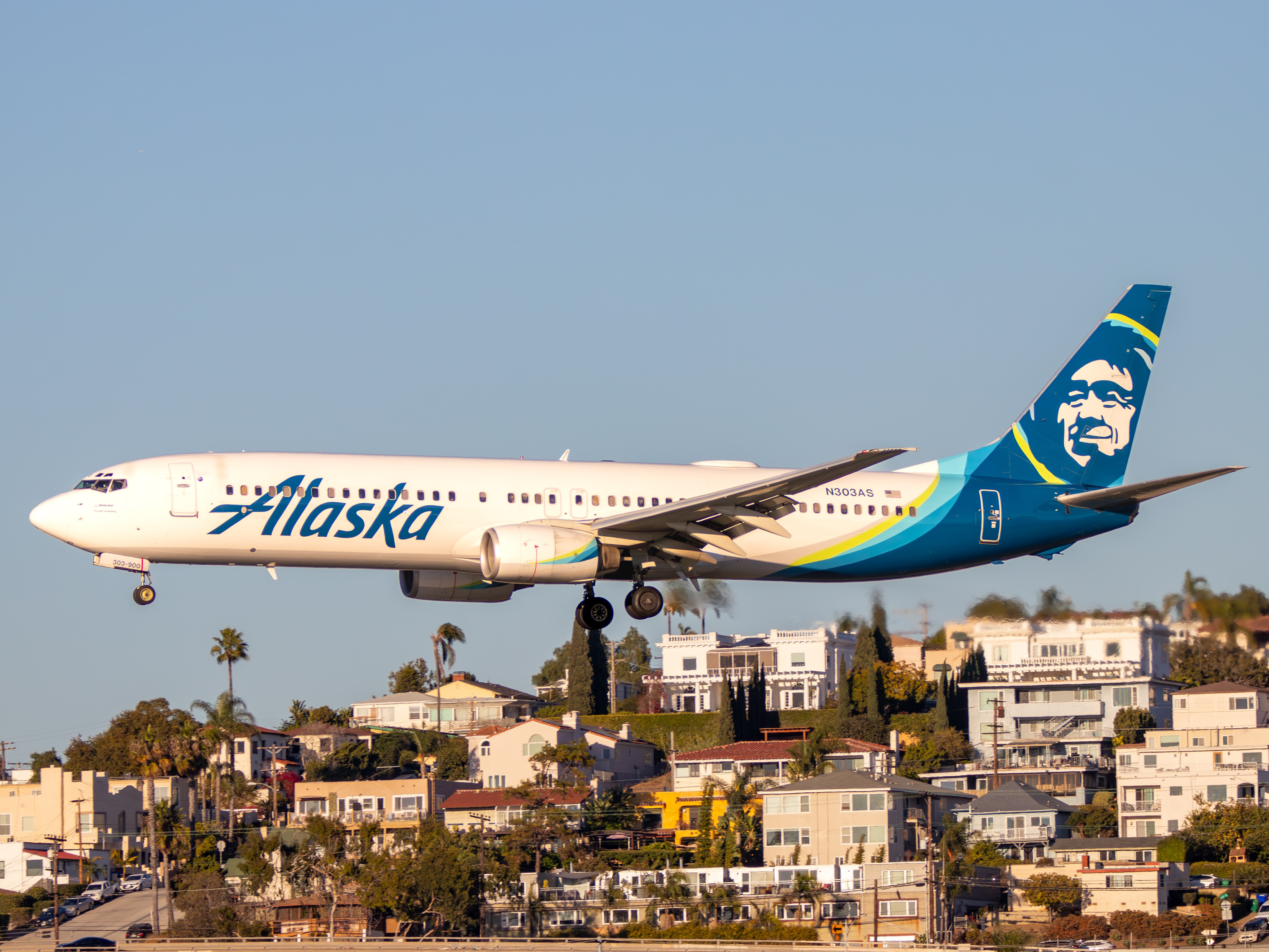 Full size: Alaska Airlines Boeing 737-900 N303AS at San Diego International Airport