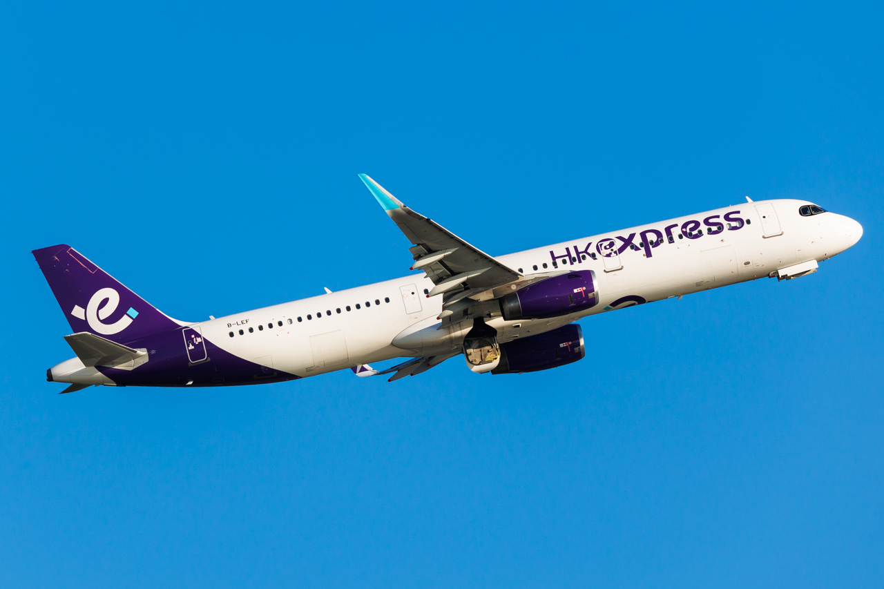 Full size: HK Express Airbus A321-200 B-LEF at Hong Kong International Airport