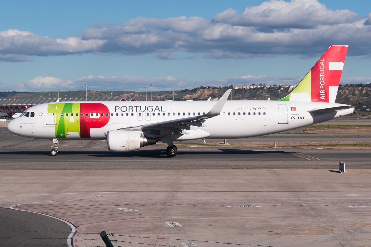 Full size: TAP Air Portugal Airbus A320 CS-TNT at Madrid Barajas Airport