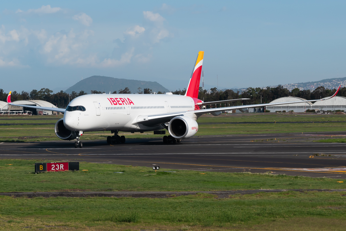 Full size: Iberia Airbus A350-900 EC-NXD at Mexico City International Airport