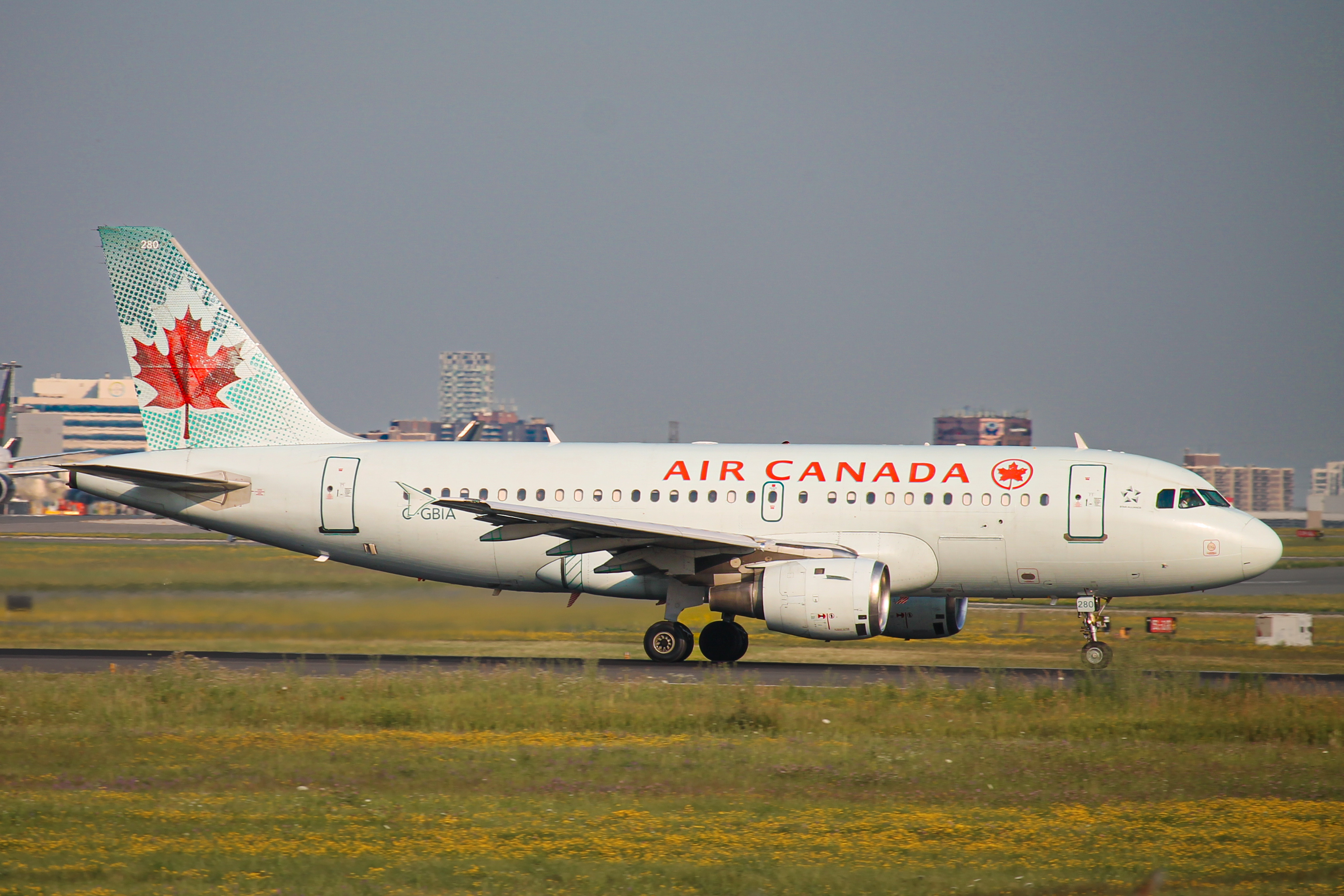 Full size: Air Canada Jetz Airbus A319 C-GBIA at Lester B Pearson International Airport