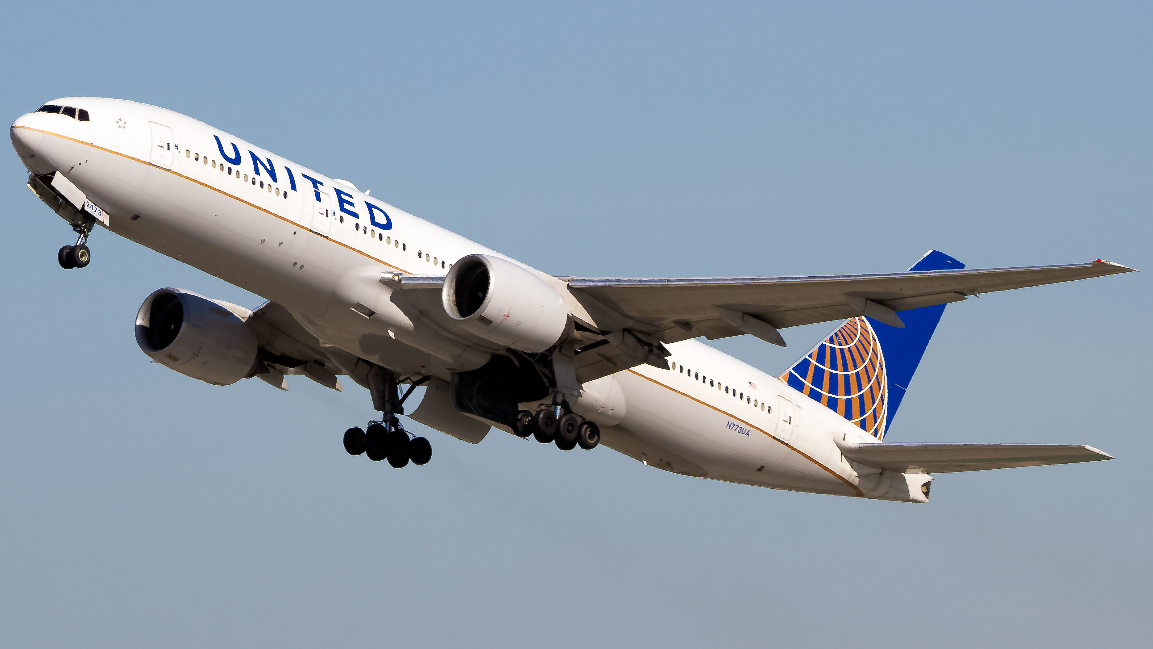 Full size: United Airlines Boeing 777-200 N773UA at Los Angeles International Airport