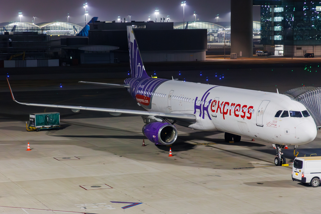 Full size: Hong Kong Express Airbus A321-200 B-LED at Hong Kong International Airport