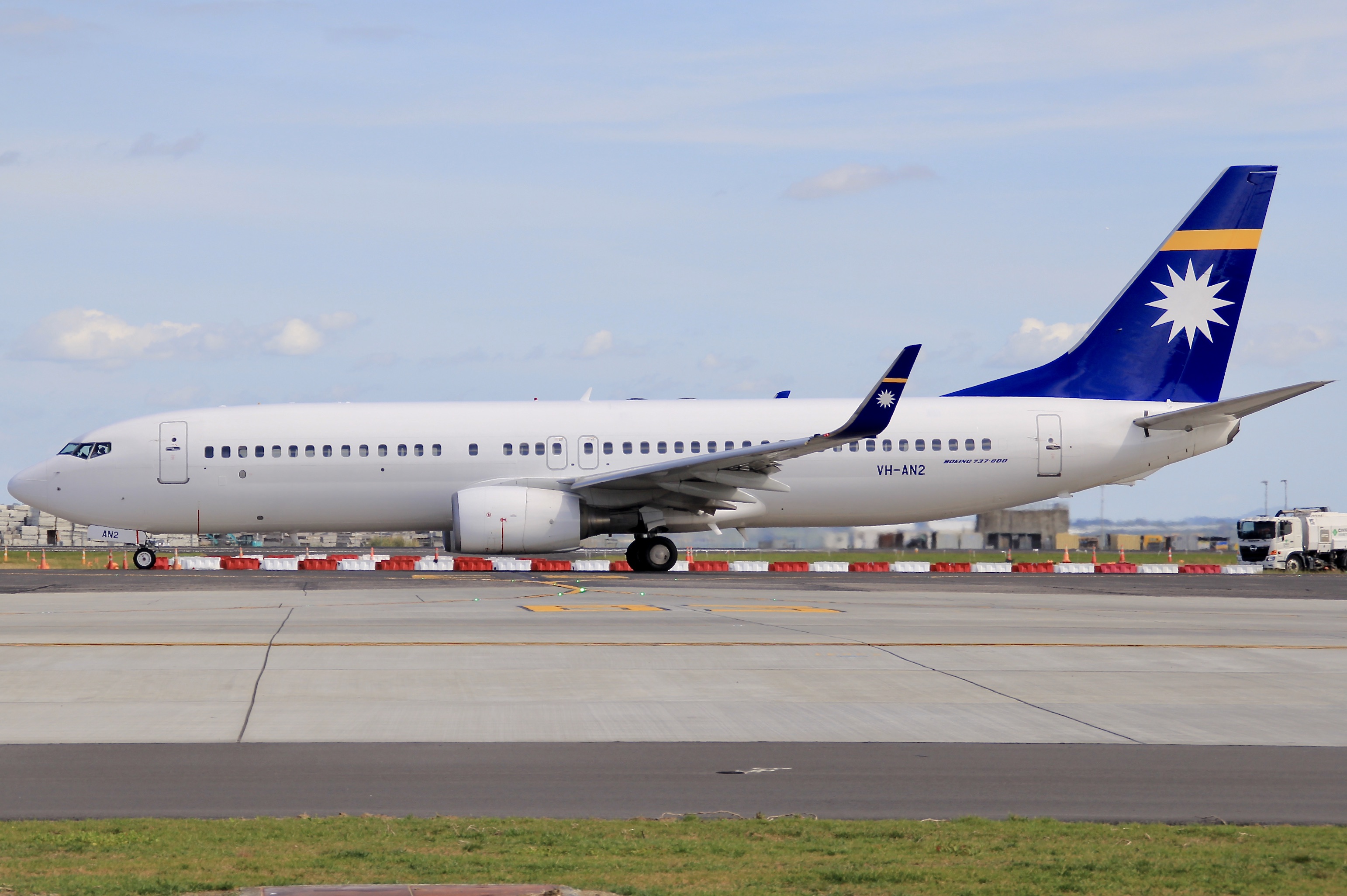 Full size: Nauru Airlines Boeing 737-800 VH-AN2 at Auckland International Airport