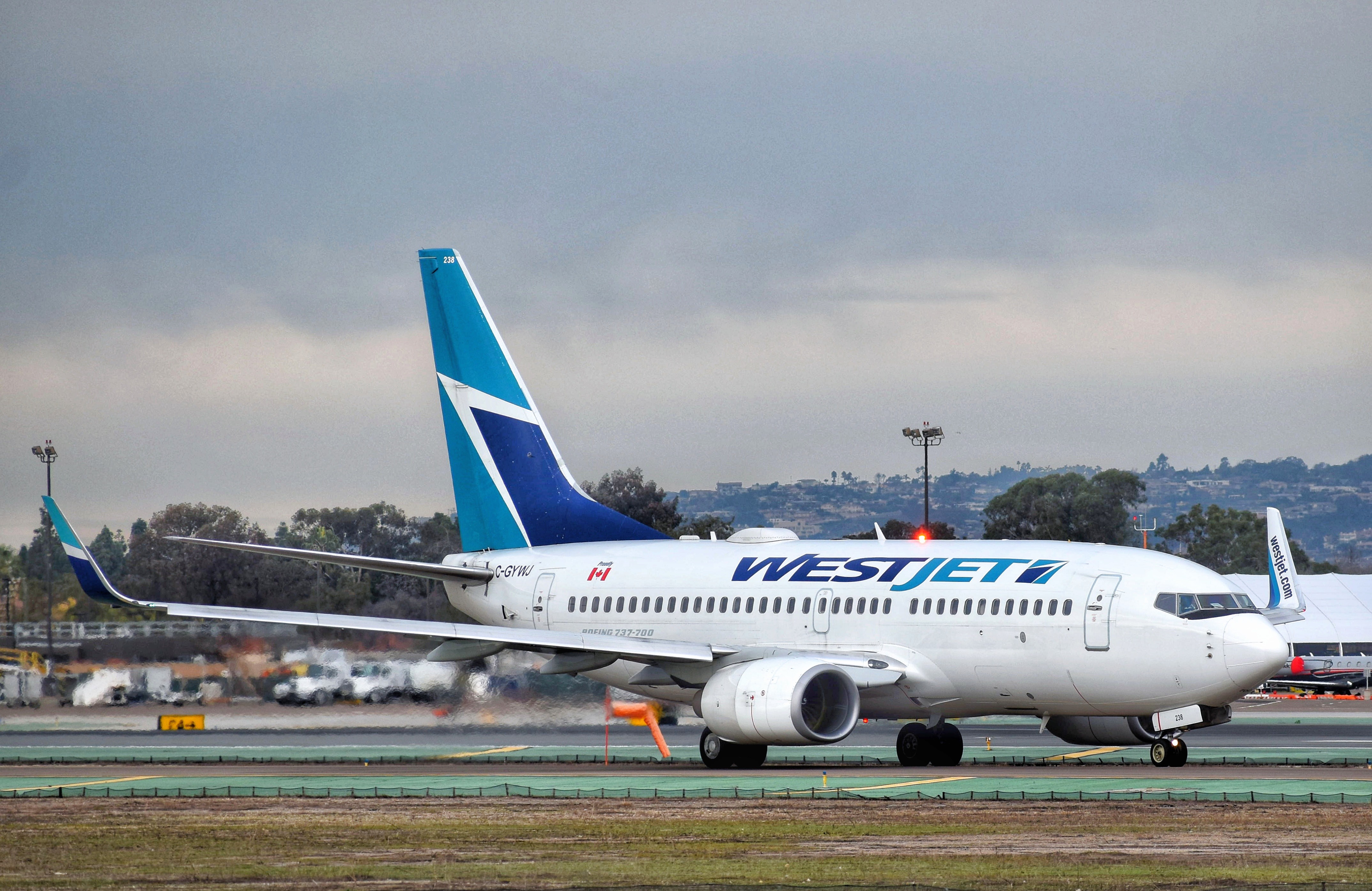 Full size: WestJet Boeing 737-700 C-GYWJ at San Diego International Airport