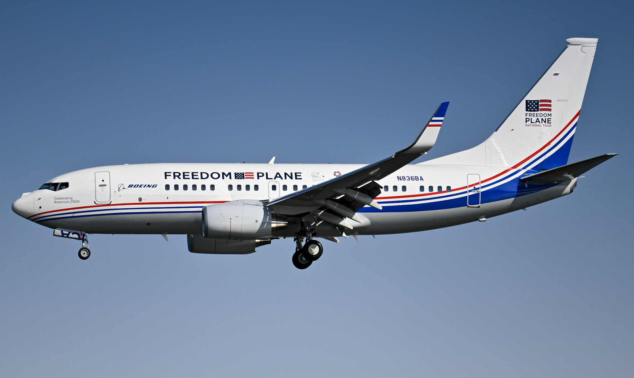 Full size: PRIVATE Boeing 737-700 (BBJ) N836BA at Ronald Reagan National Airport