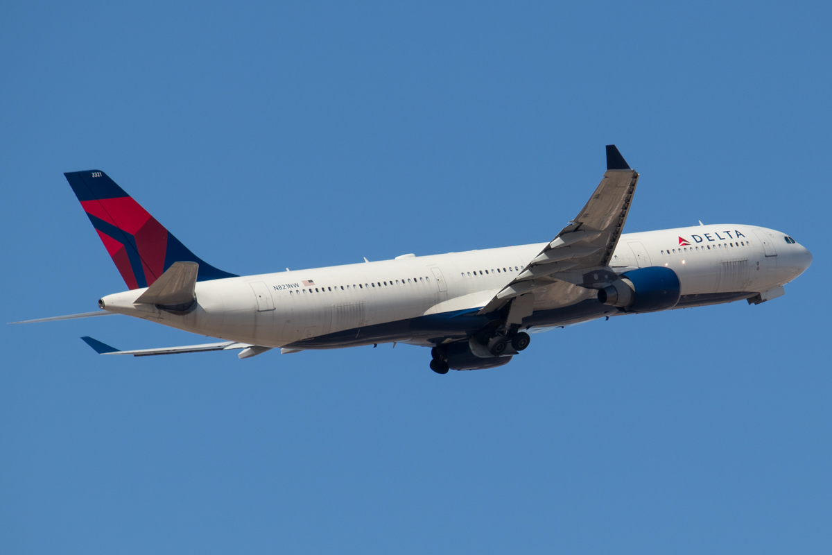 Full size: Delta Airlines Airbus A330-300 N821NW at Phoenix Sky Harbor International Airport