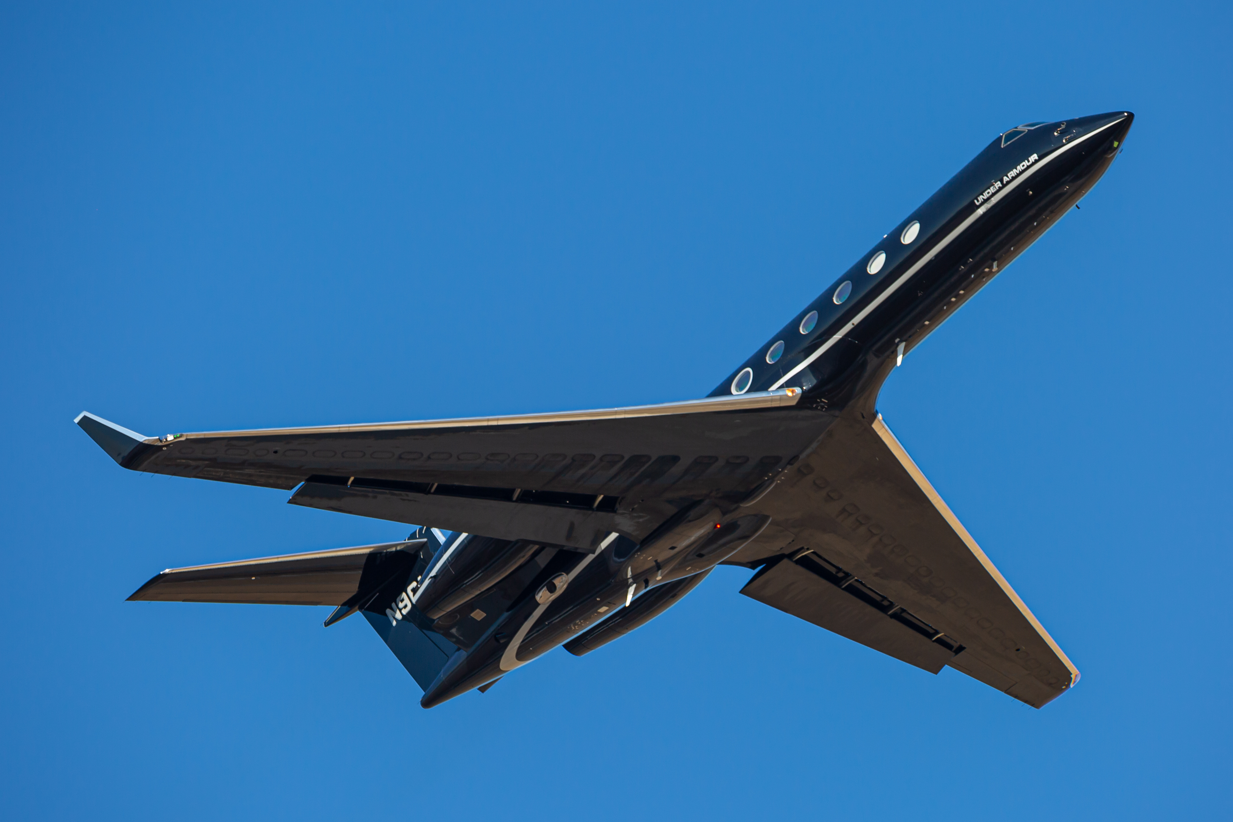 Full size: Under Armour Gulfstream G550 N96UA at Baltimore/Washington International Thurgood Marshall Airport