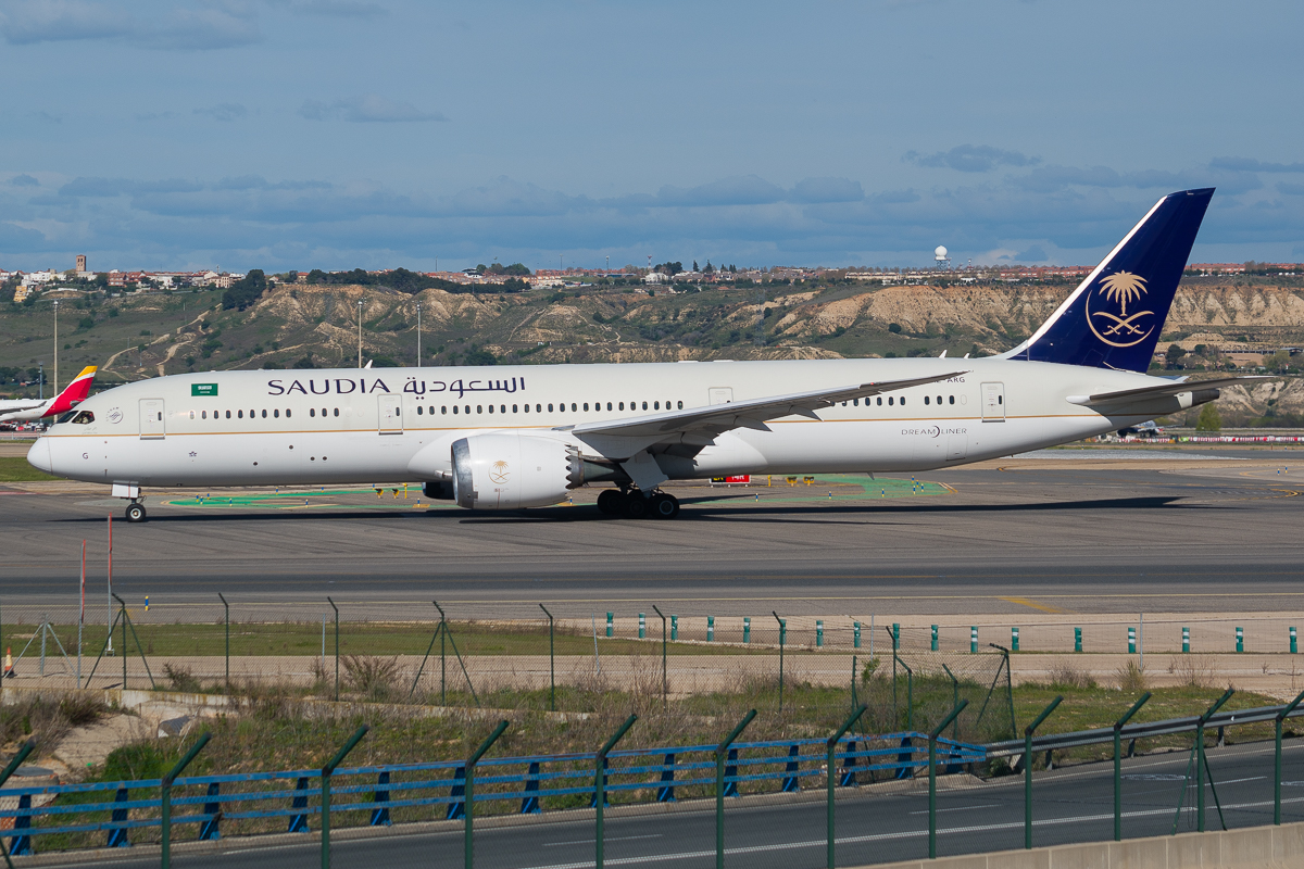 Full size: Saudia Boeing 787-9 HZ-ARG at Madrid Barajas Airport