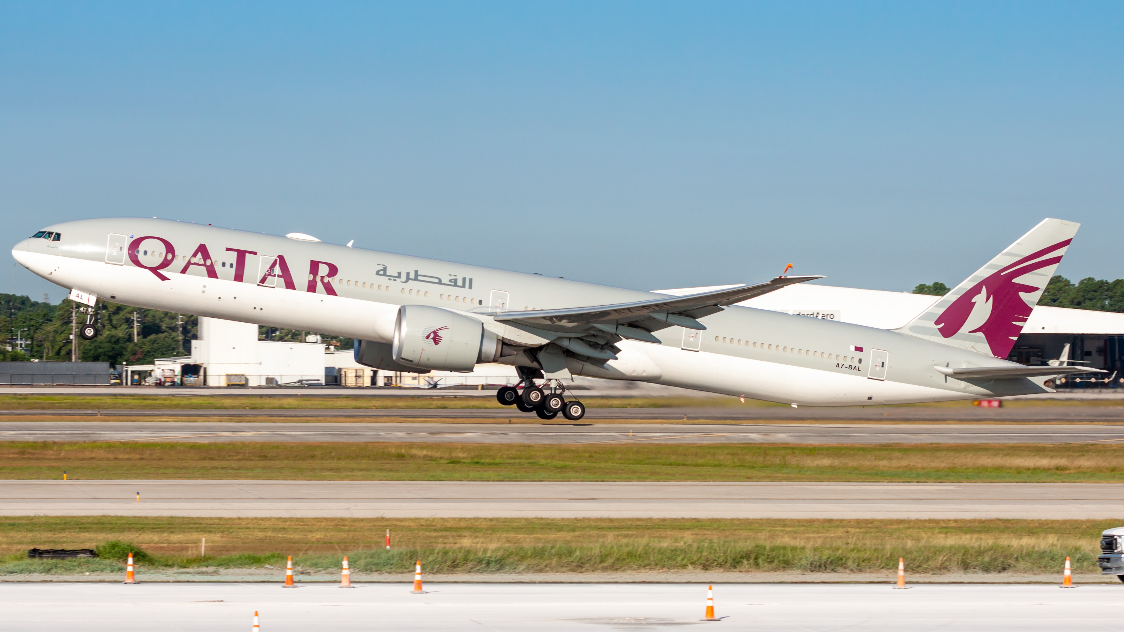 Full size: Qatar Airways Boeing 777-300ER A7-BAL at Houston-George Bush Intercontinental Airport