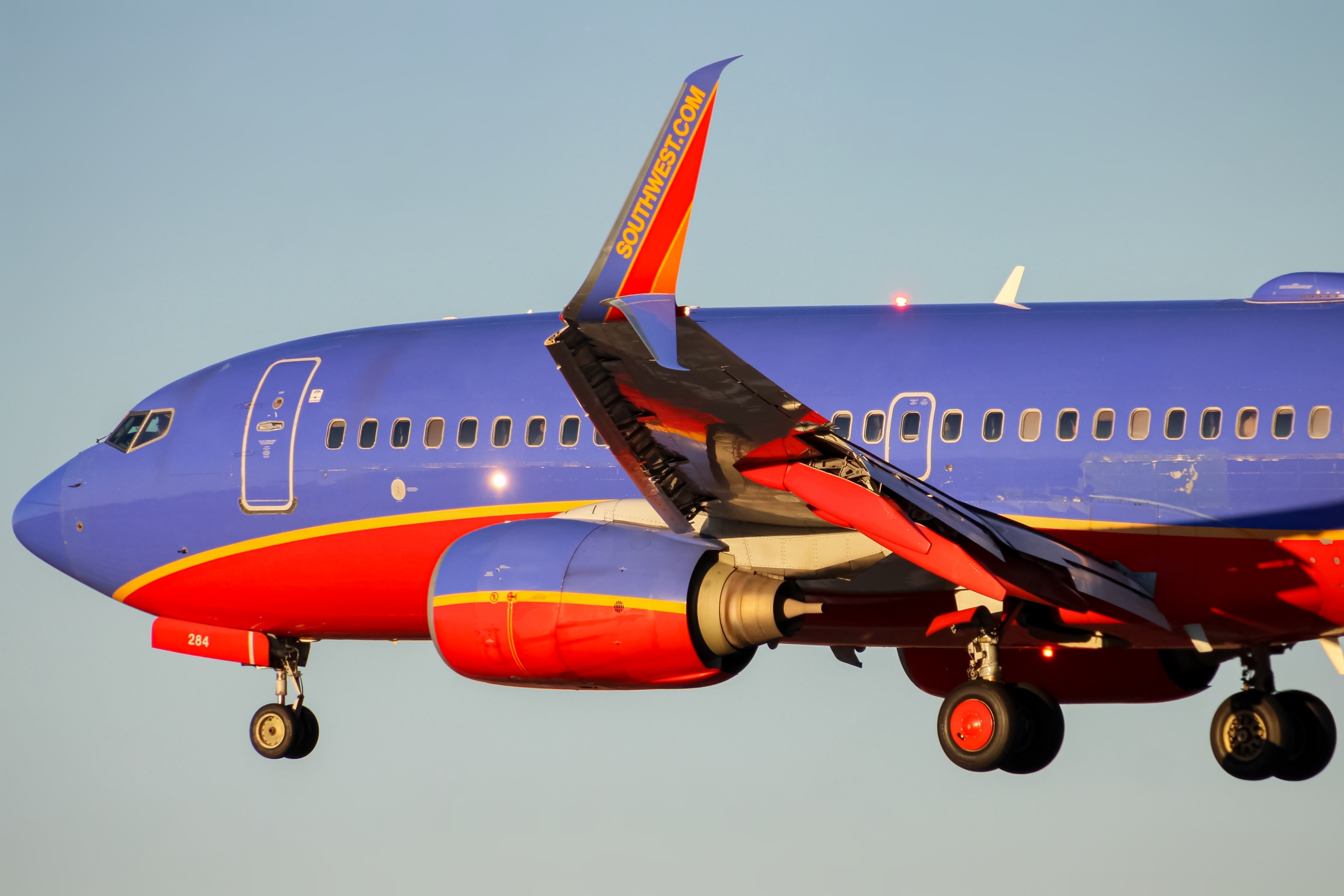 Full size: Southwest Airlines Boeing 737-700 N284WN at Baltimore/Washington International Thurgood Marshall Airport