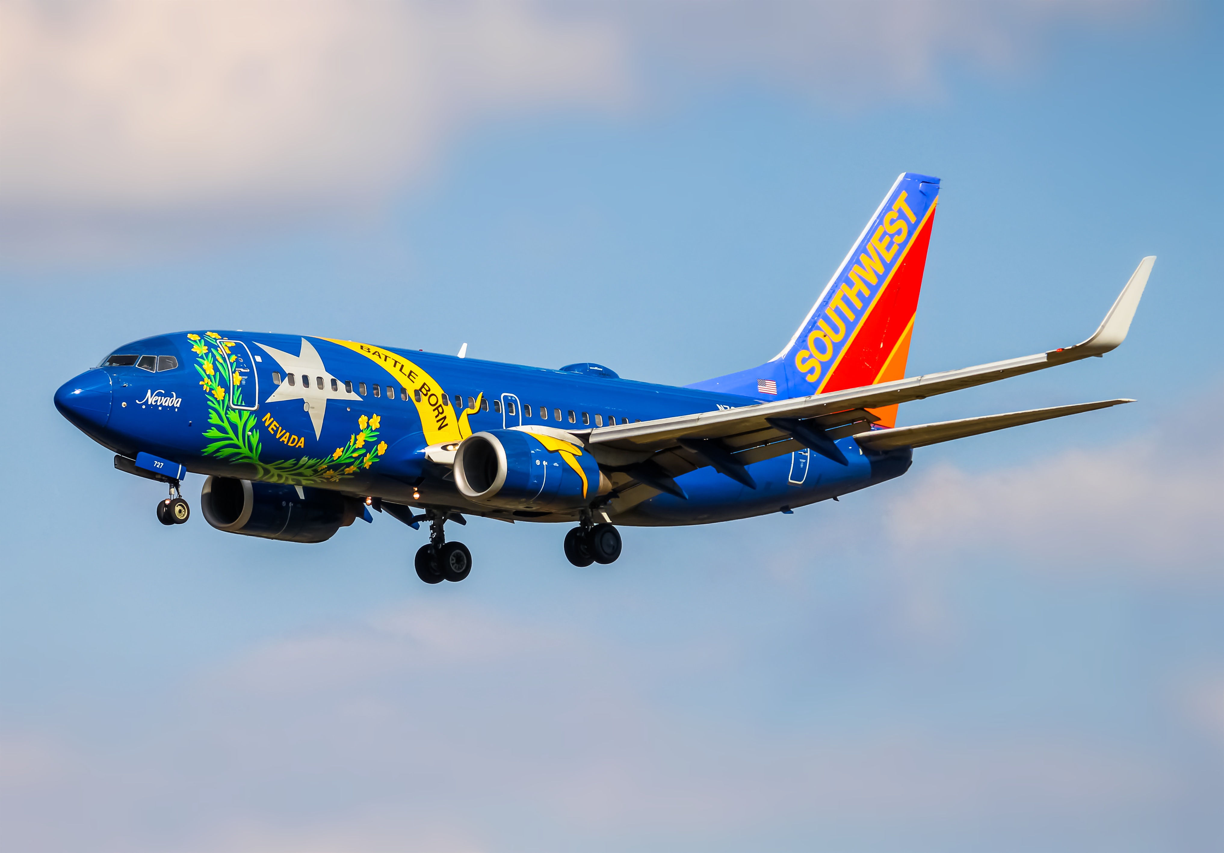 Full size: Southwest Airlines Boeing 737-700 N727SW at Baltimore/Washington International Thurgood Marshall Airport