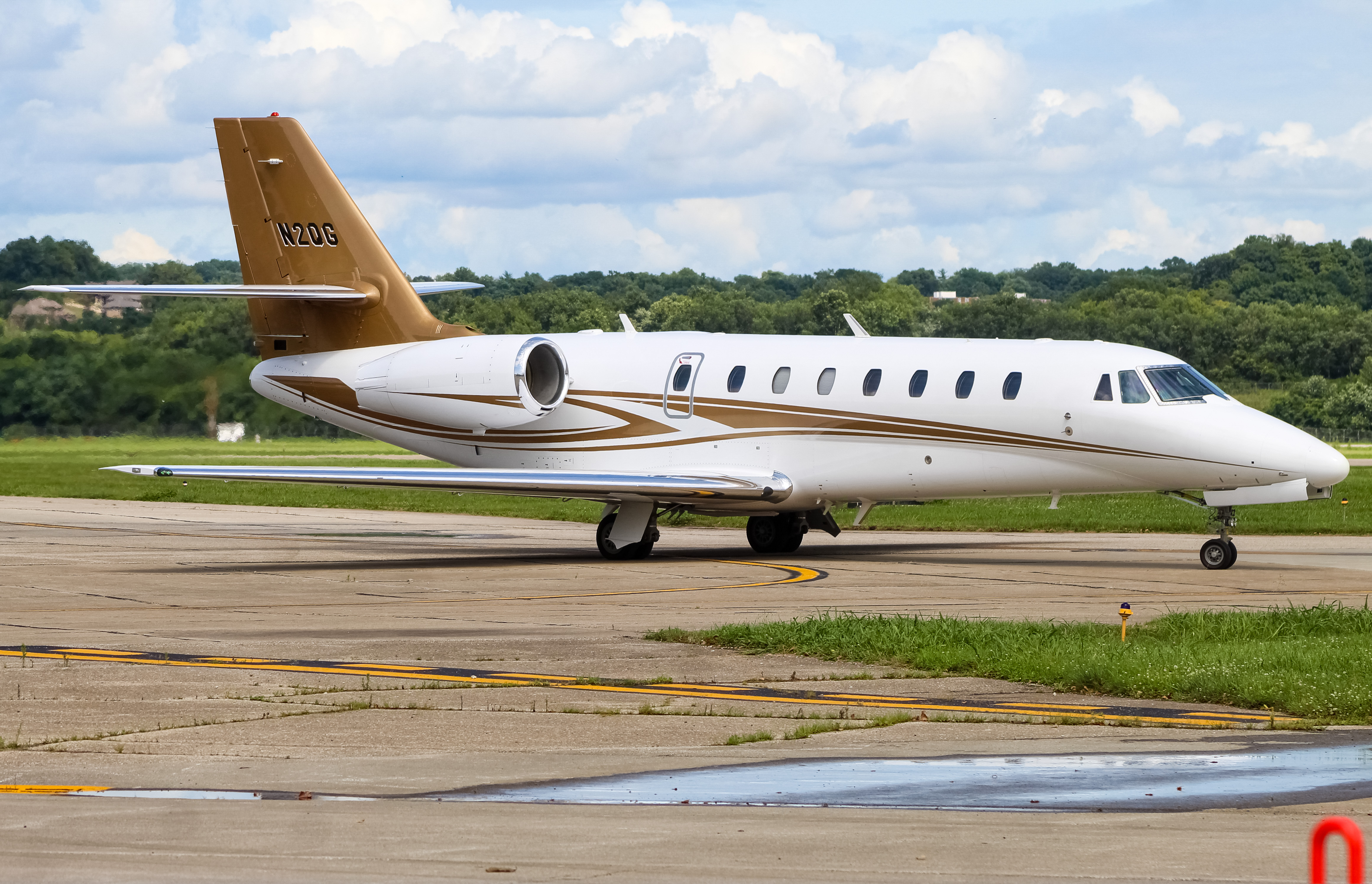 Full size: PRIVATE Cessna 680 Citation Sovereign  N2QG at Cincinnati Municipal Airport/Lunken Field