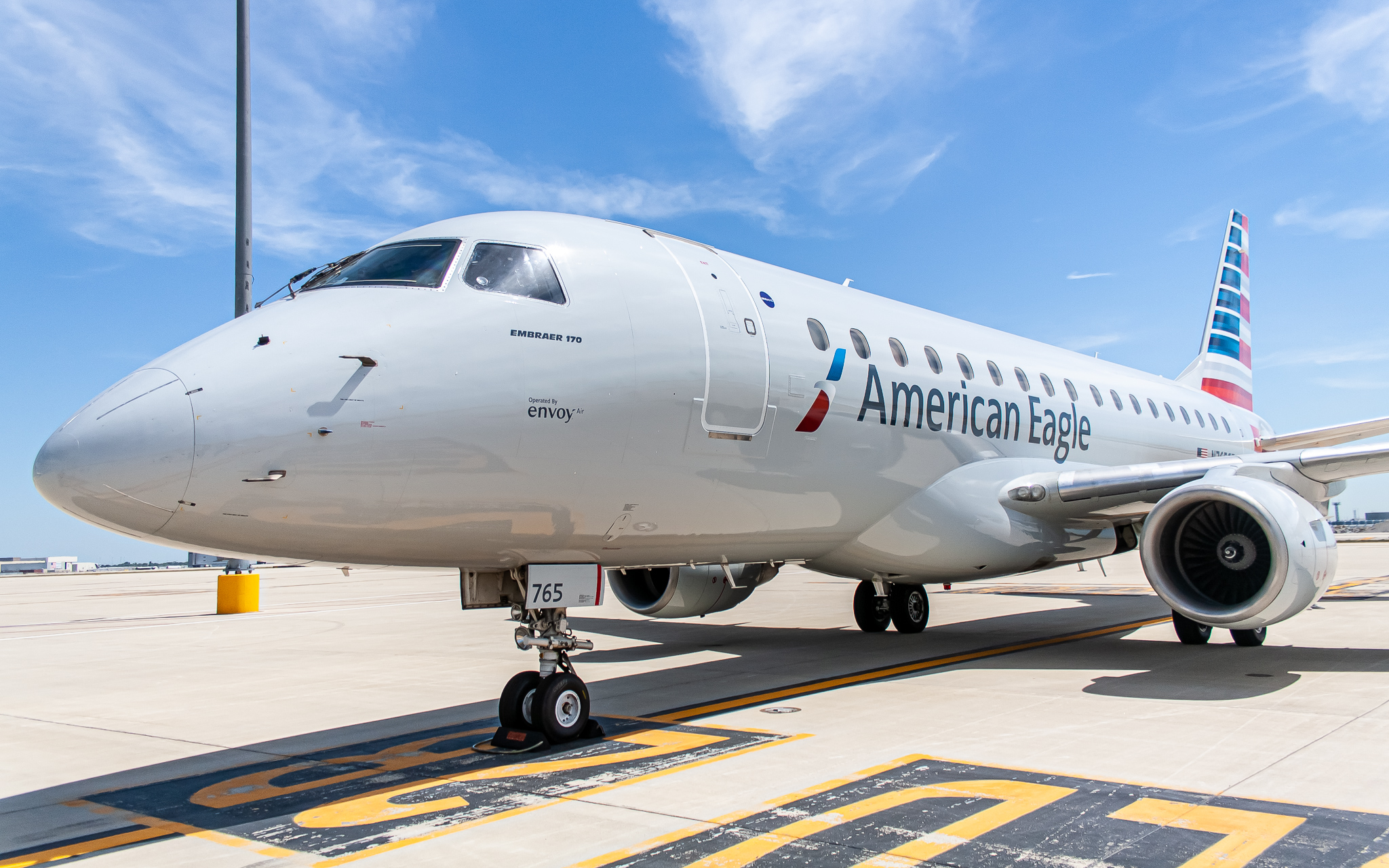 Full size: American Eagle Embraer E175 N765ST at Chicago O'Hare International Airport
