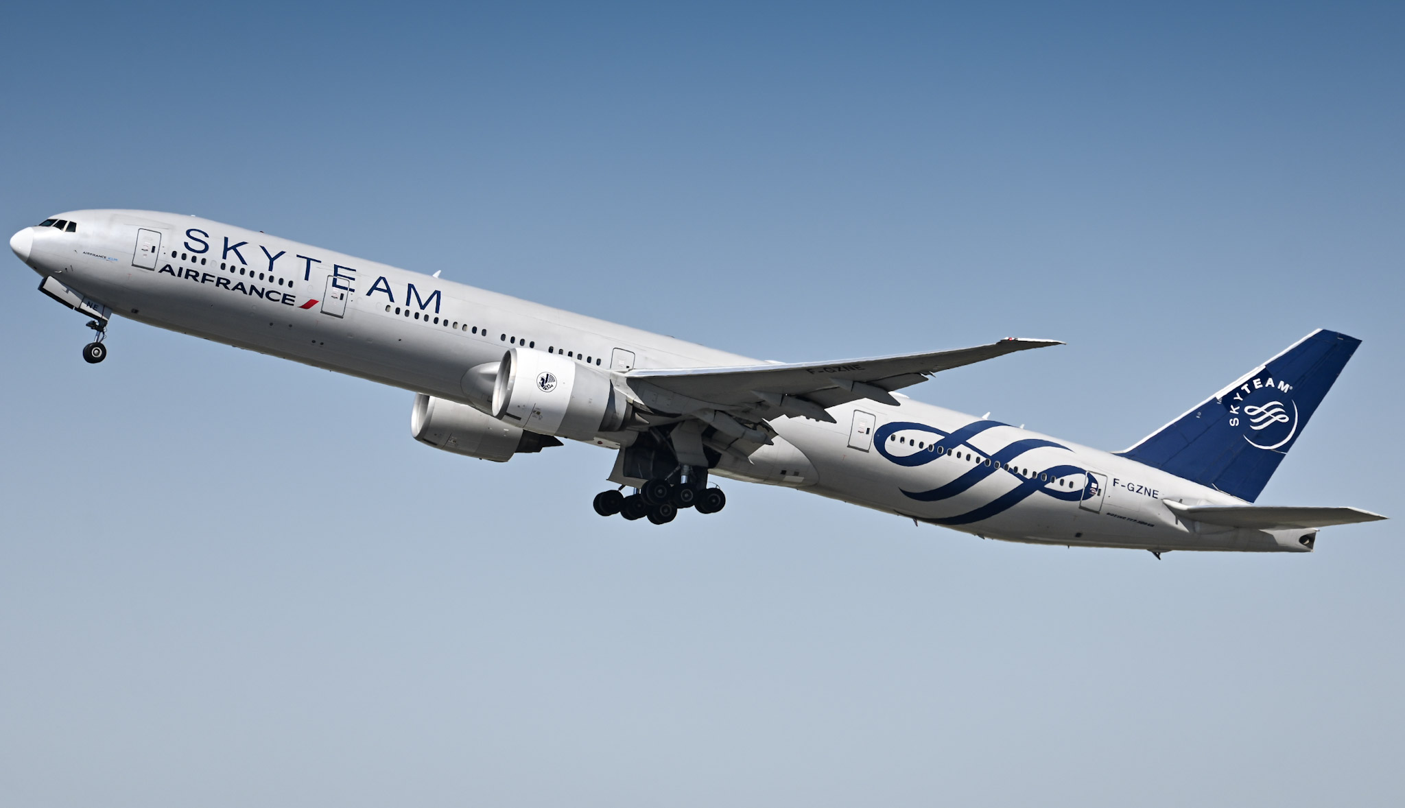 Full size: Air France Boeing 777-300ER F-GZNE at San Francisco International Airport