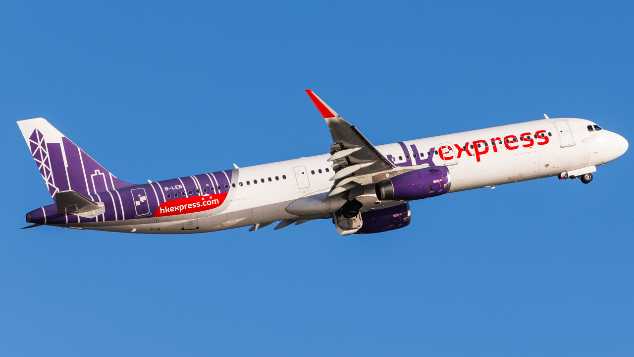 Full size: Hong Kong Express Airbus A321-200 B-LEB at Hong Kong International Airport