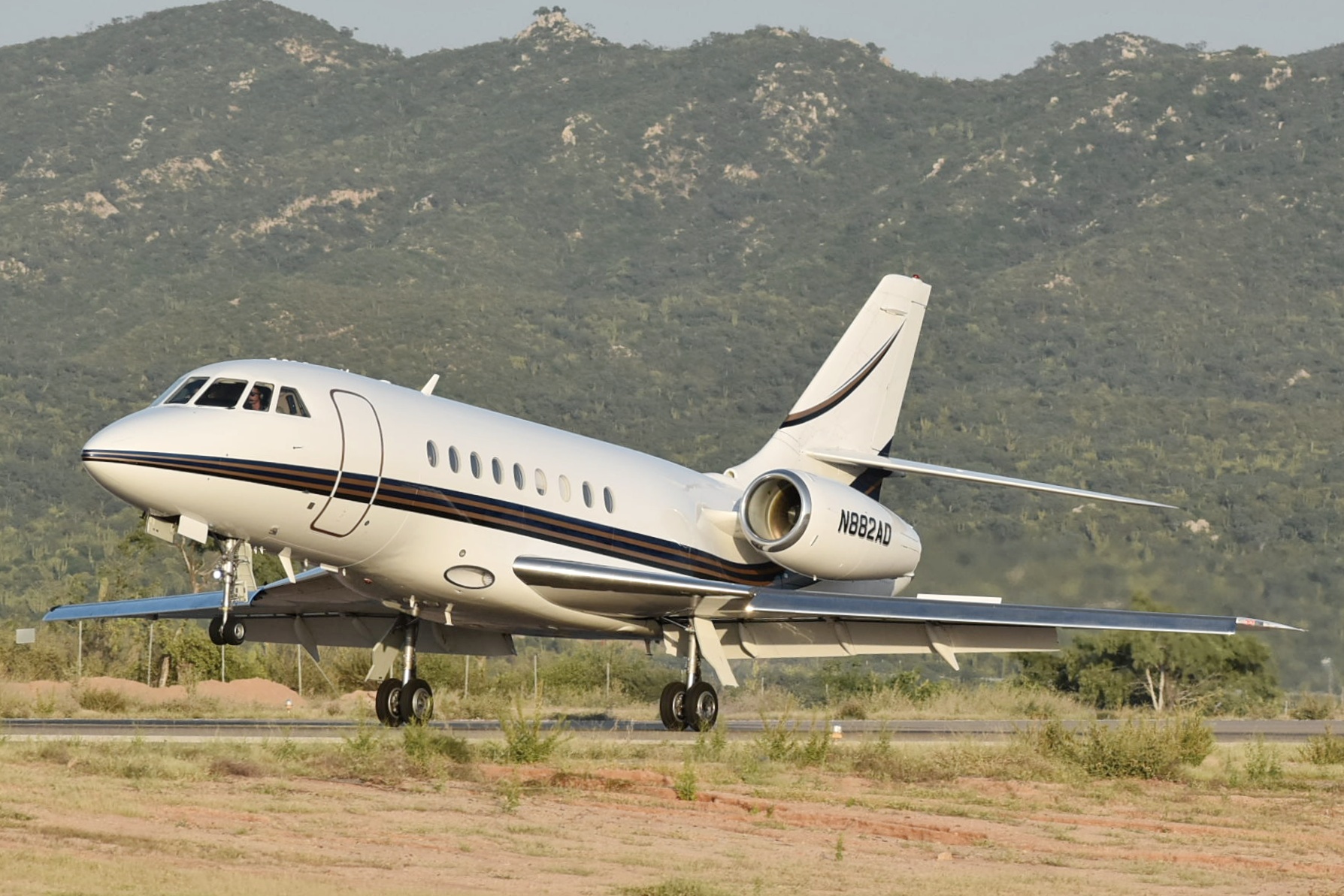 Full size: PRIVATE Dassault Falcon 2000EX N882AD at Aeropuerto de Cabo San Lucas Internacional
