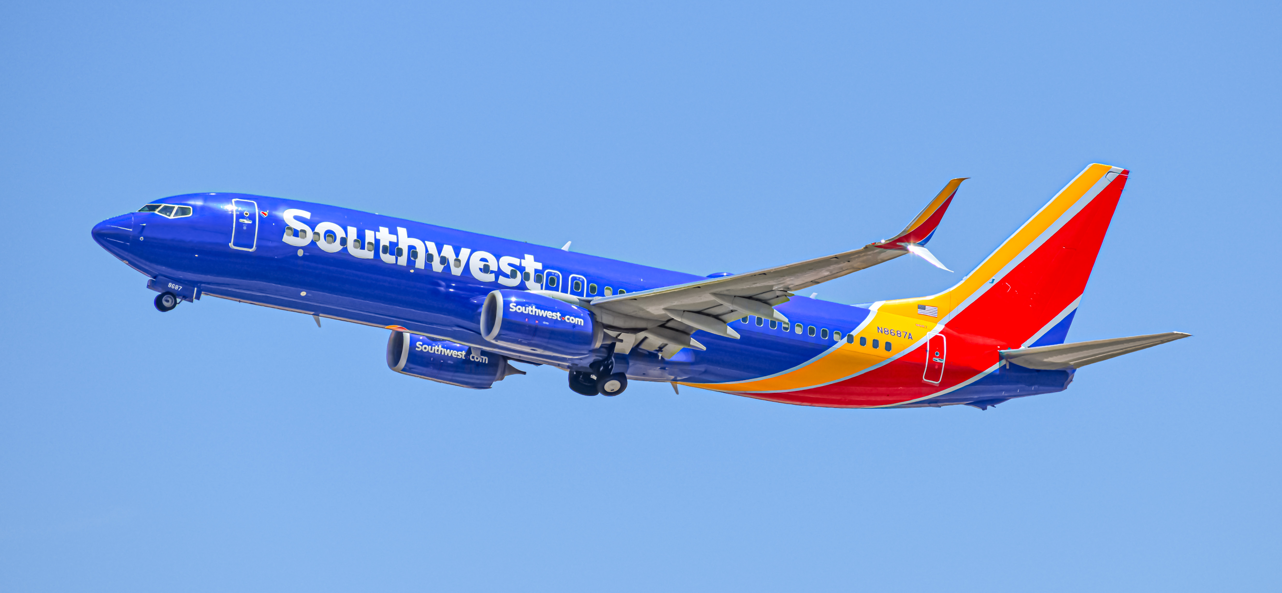 Full size: Southwest Airlines Boeing 737-800 N8687A at Denver International Airport