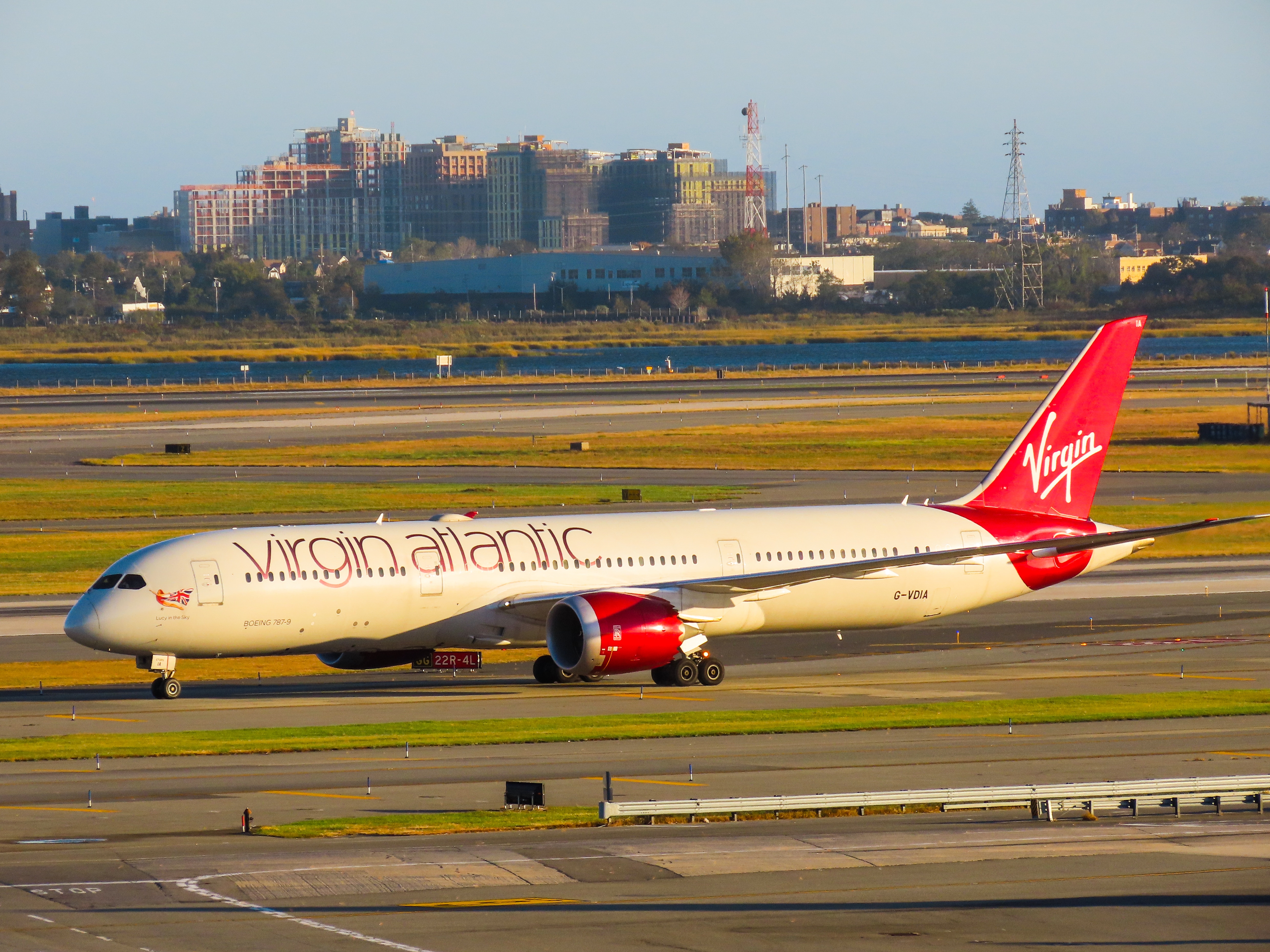 Full size: Virgin Atlantic Boeing 787-9 G-VIDA at John F. Kennedy International Airport