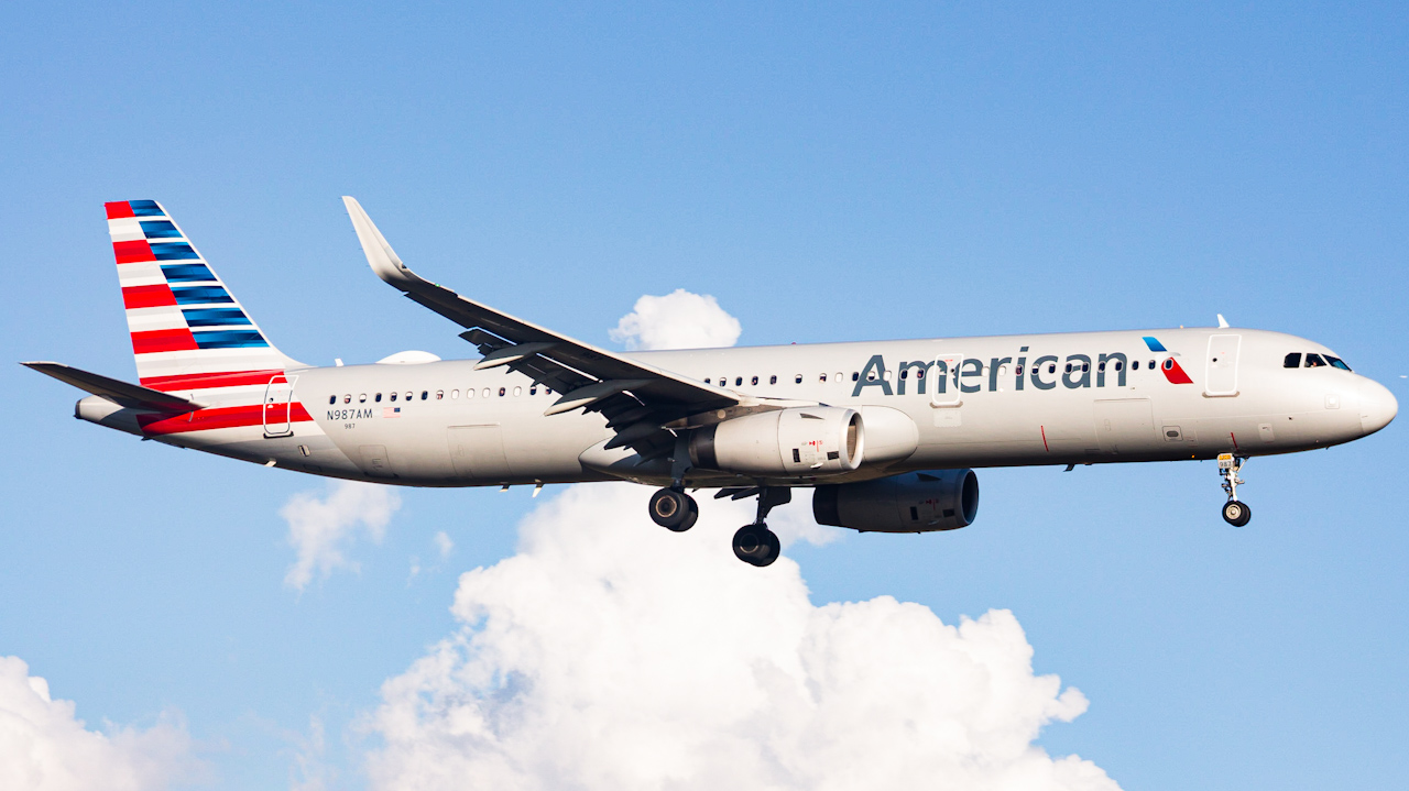 Full size: American Airlines Airbus A321-200 N987AM at Tampa International Airport
