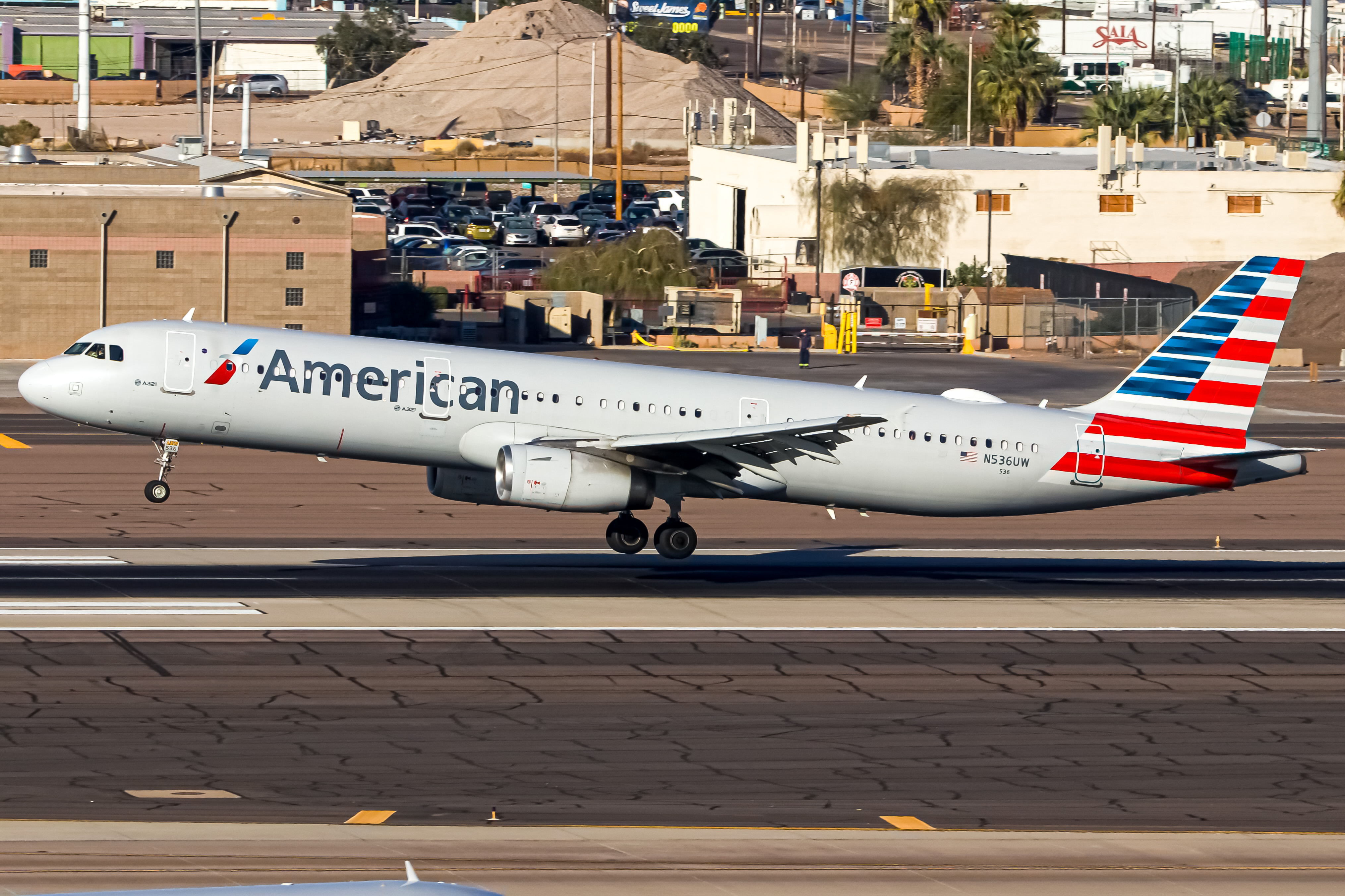 Full size: American Airlines Airbus A321-200 N536UW at Phoenix Sky Harbor International Airport
