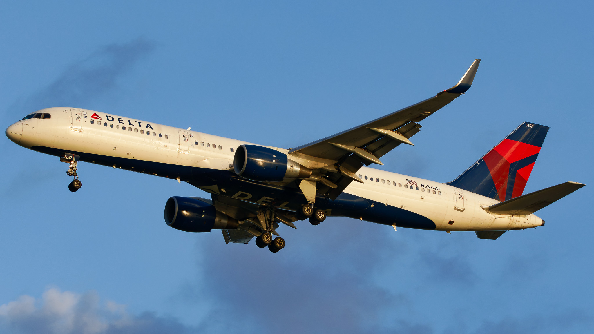 Full size: Delta Airlines Boeing 757-200 N557NW at Tampa International Airport