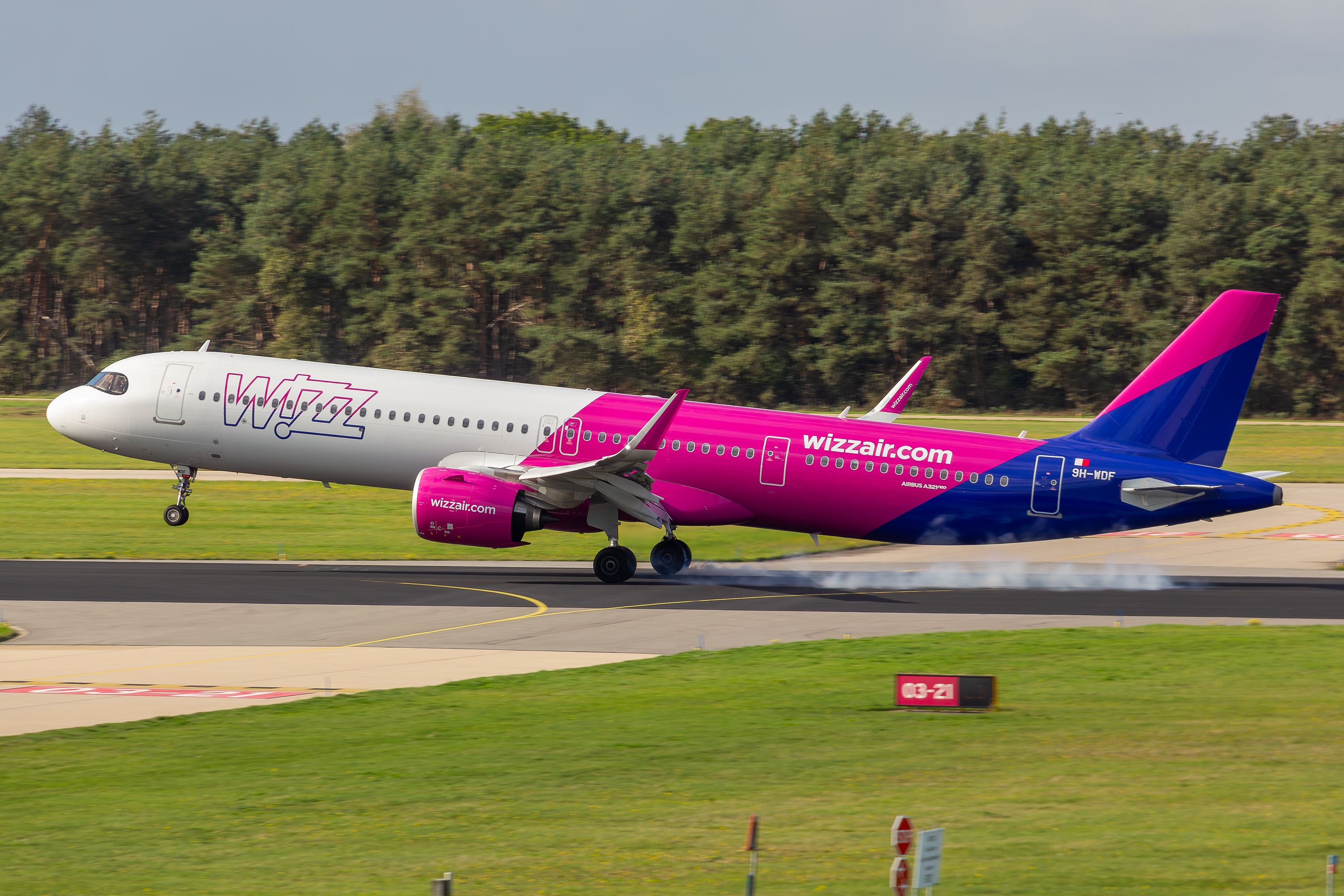 Full size: Wizz Air Malta Airbus A321-271NX 9H-WDF at Eindhoven Airport