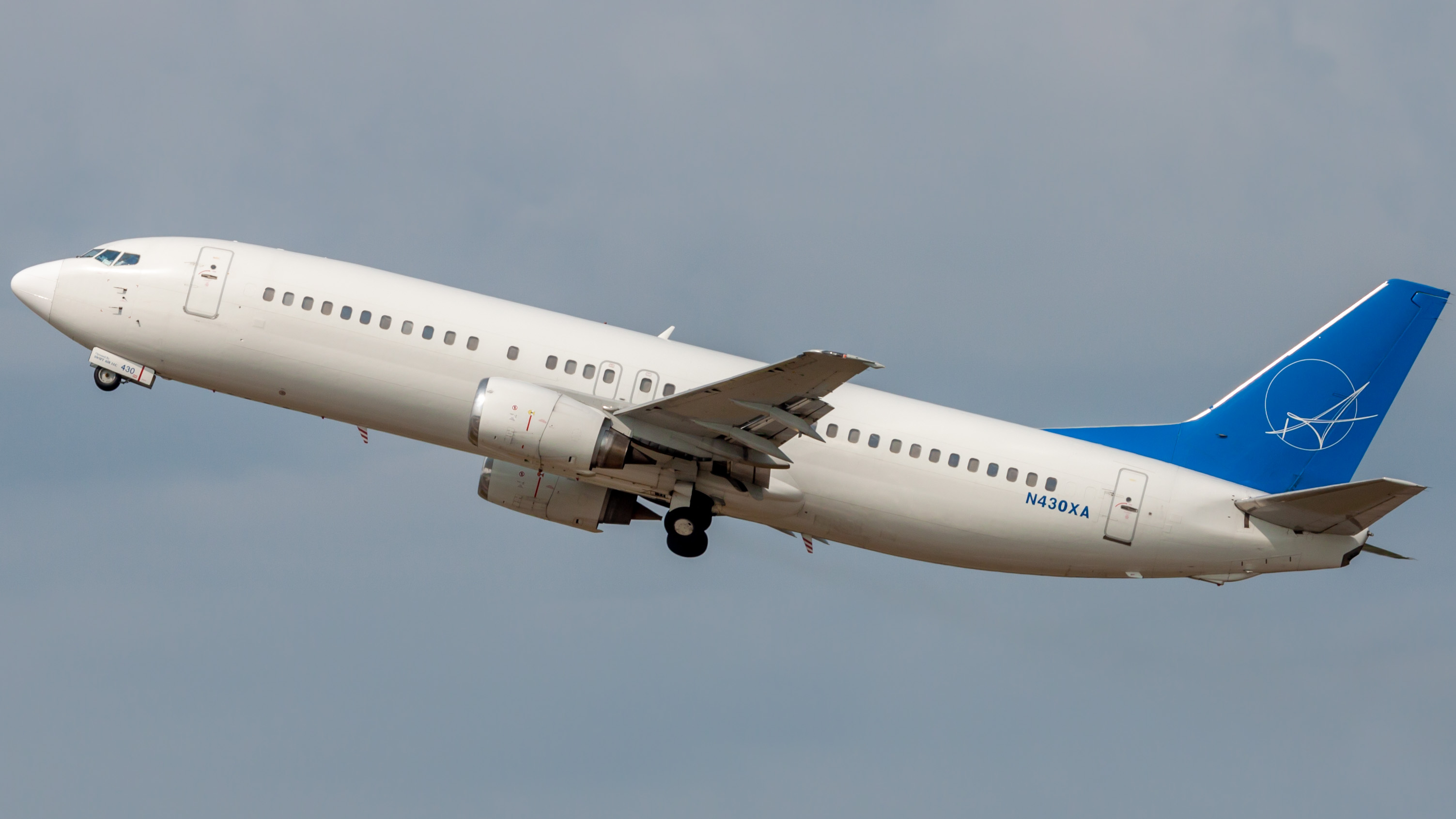 Full size: iAero Airways Boeing 737-400 N430XA at Houston-George Bush Intercontinental Airport